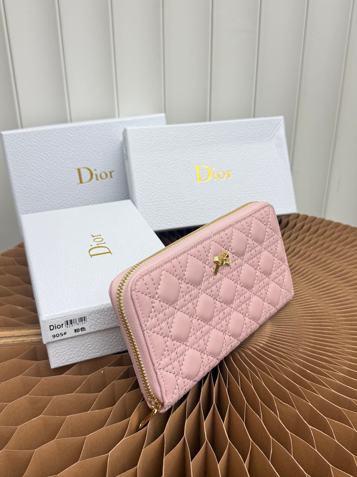 C404 This thin silver wallet from Baby Bow Voyageur is an essential accessory, exuding a simple and elegant style. The black mini rattan-checked pattern with lamb leather, combined with delicate bow ties, offers a clever new interpretation of the classic  — image 2
