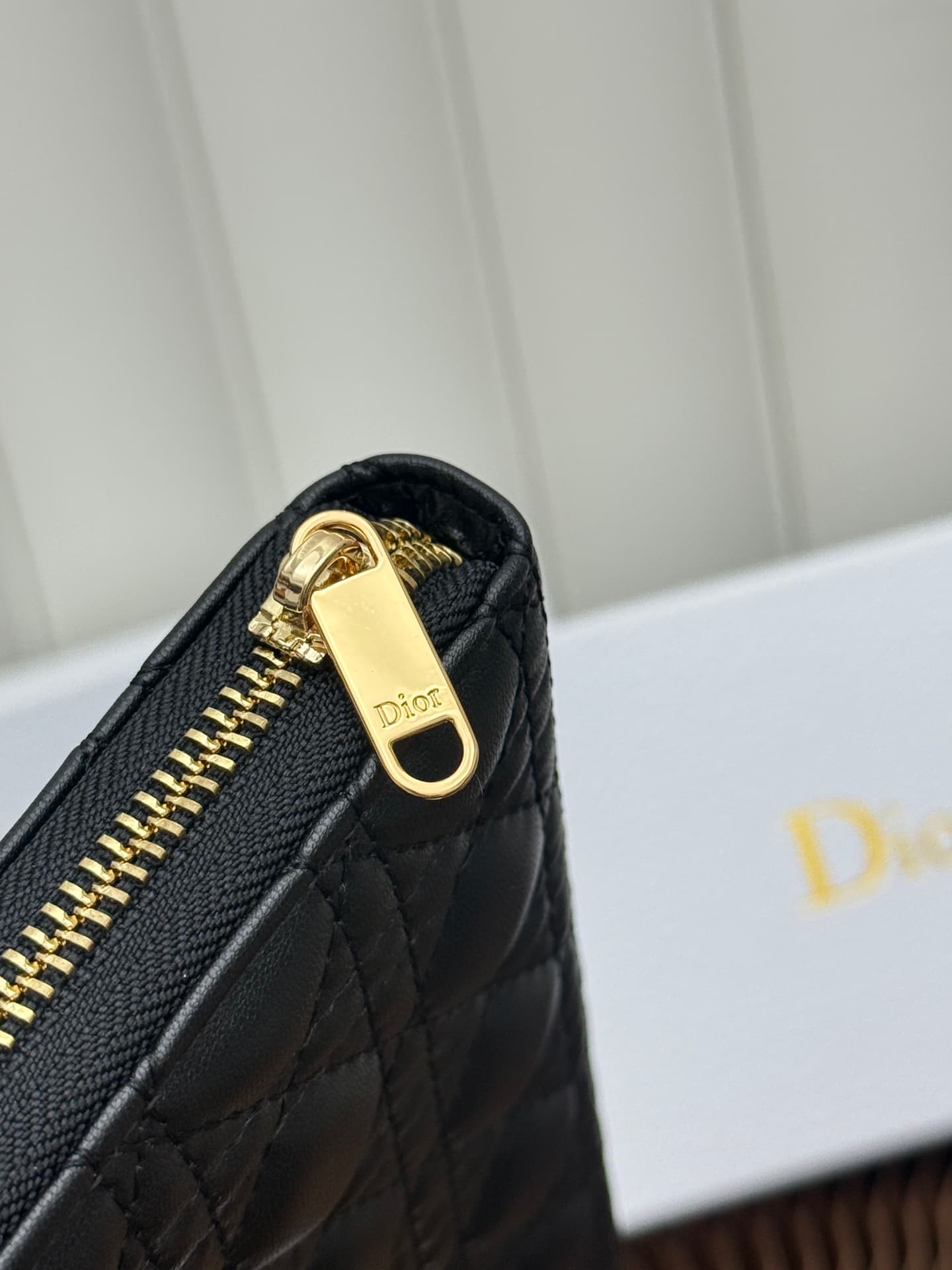 C403 This thin silver wallet from Baby Bow Voyageur is an essential accessory, exuding a simple and elegant style. The black mini boucle pattern on the lamb leather, combined with delicate bow ties, offers a clever new interpretation of the classic brand’ — image 6