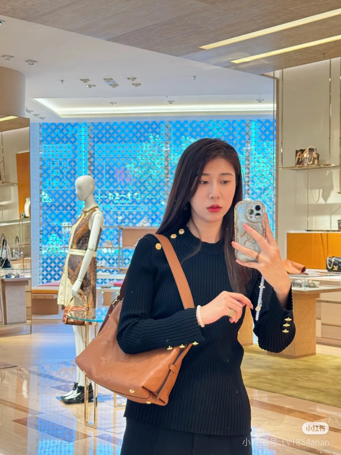 C5021 LV carryall maple color small size upper body photo — image 5