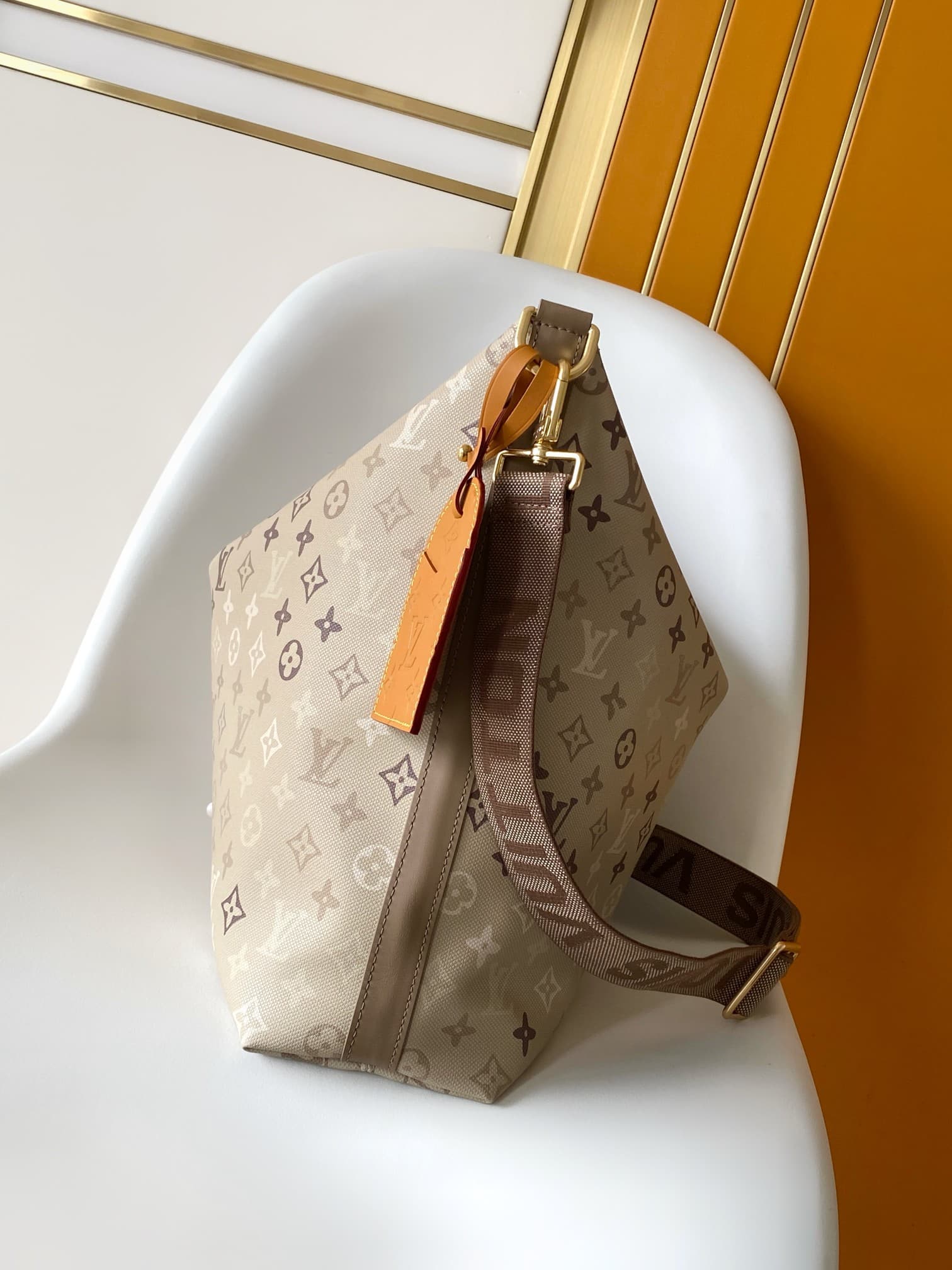 C5267 💰 M26931 – Top-quality original 163 chip【LV METIS handbag】. The Métis handbag, made of Monogram canvas, embodies a self-assured attitude. It features strong lines and contours; it offers the versatility required by modern handbags, while also retain — image 2
