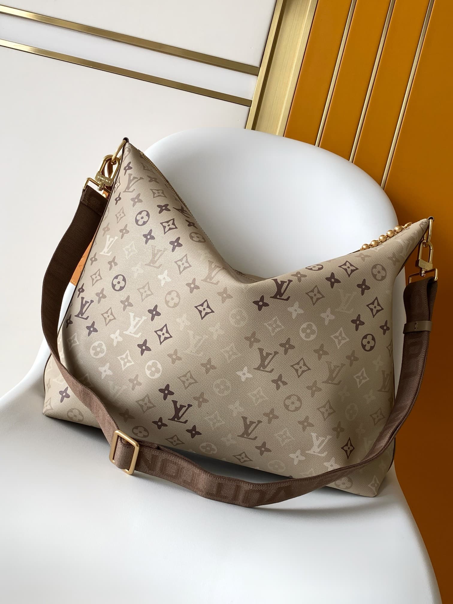 C5267 💰 M26931 – Top-quality original 163 chip【LV METIS handbag】. The Métis handbag, made of Monogram canvas, embodies a self-assured attitude. It features strong lines and contours; it offers the versatility required by modern handbags, while also retain — image 3