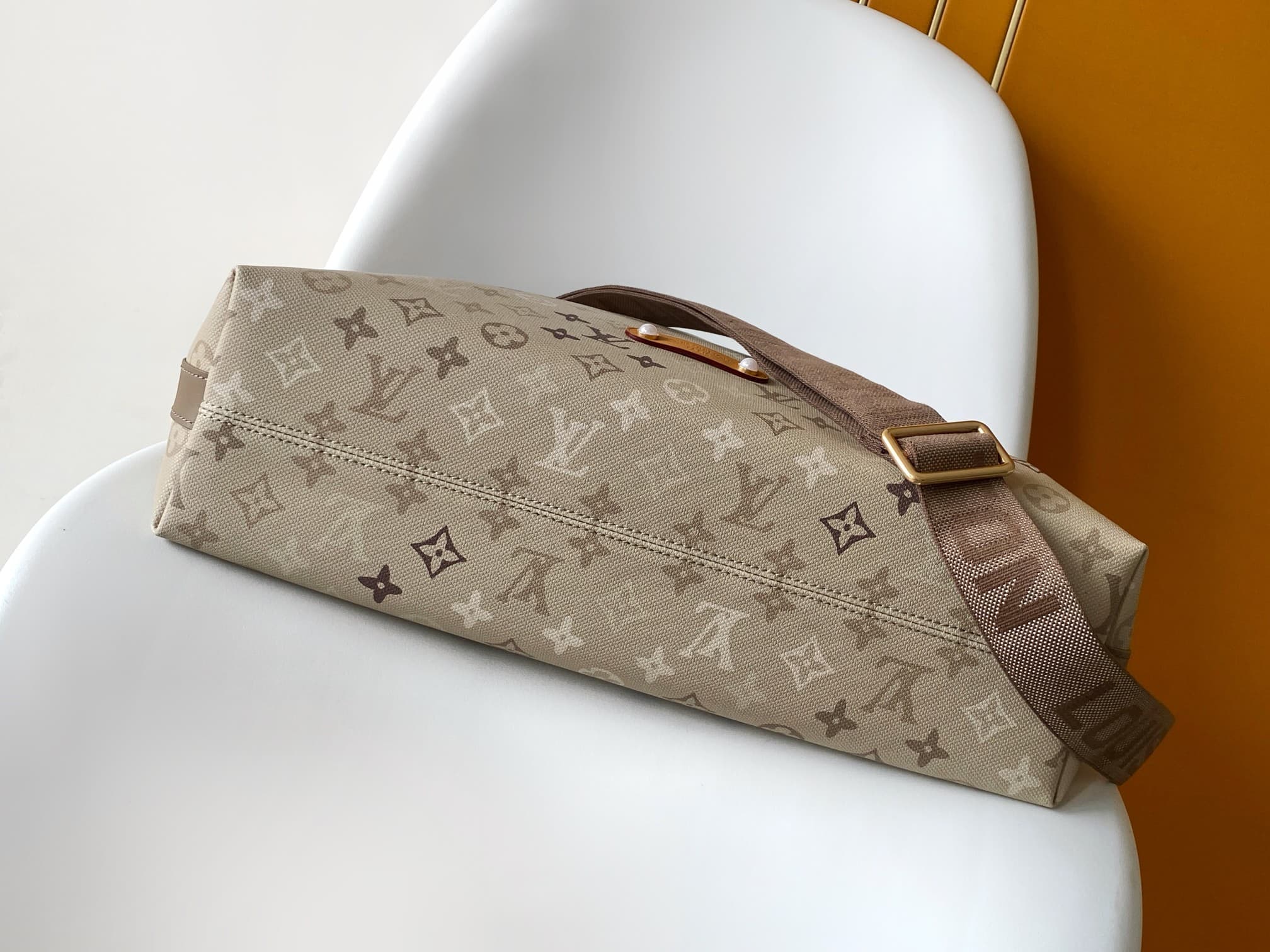 C5267 💰 M26931 – Top-quality original 163 chip【LV METIS handbag】. The Métis handbag, made of Monogram canvas, embodies a self-assured attitude. It features strong lines and contours; it offers the versatility required by modern handbags, while also retain — image 4