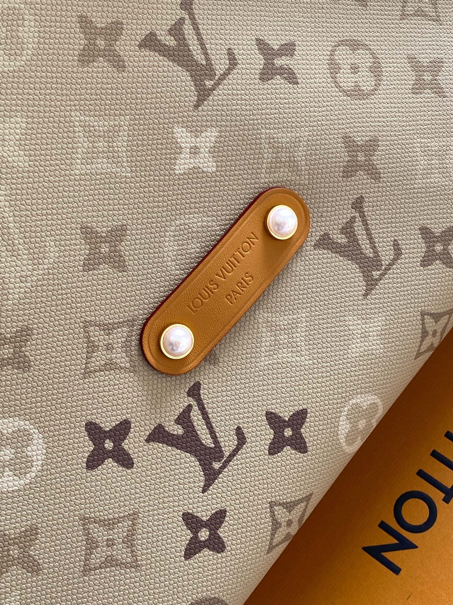 C5267 💰 M26931 – Top-quality original 163 chip【LV METIS handbag】. The Métis handbag, made of Monogram canvas, embodies a self-assured attitude. It features strong lines and contours; it offers the versatility required by modern handbags, while also retain — image 5