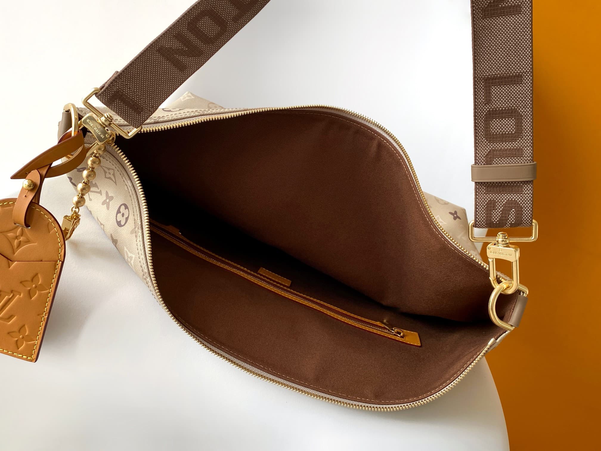 C5267 💰 M26931 – Top-quality original 163 chip【LV METIS handbag】. The Métis handbag, made of Monogram canvas, embodies a self-assured attitude. It features strong lines and contours; it offers the versatility required by modern handbags, while also retain — image 8