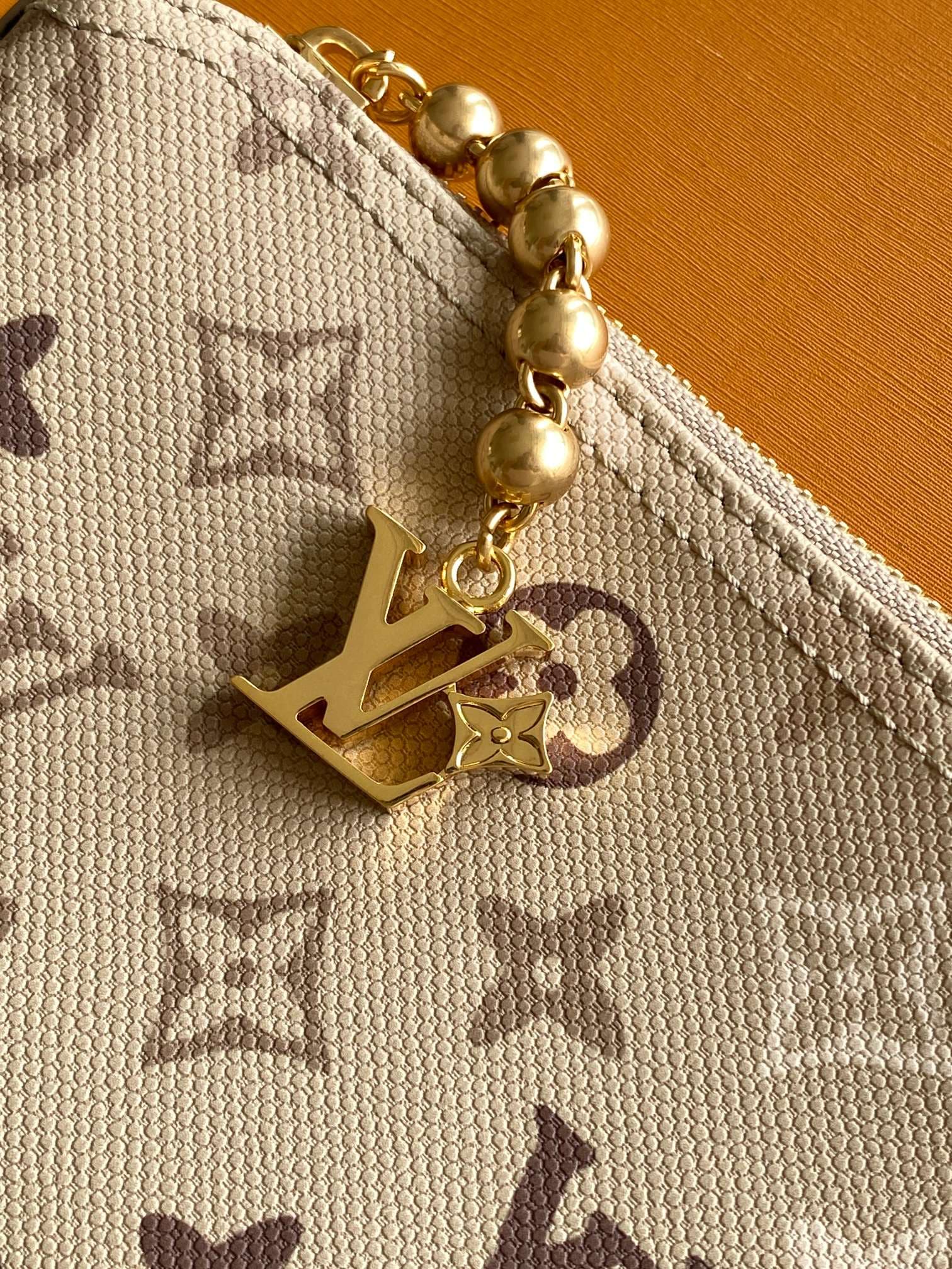C5267 💰 M26931 – Top-quality original 163 chip【LV METIS handbag】. The Métis handbag, made of Monogram canvas, embodies a self-assured attitude. It features strong lines and contours; it offers the versatility required by modern handbags, while also retain — image 6