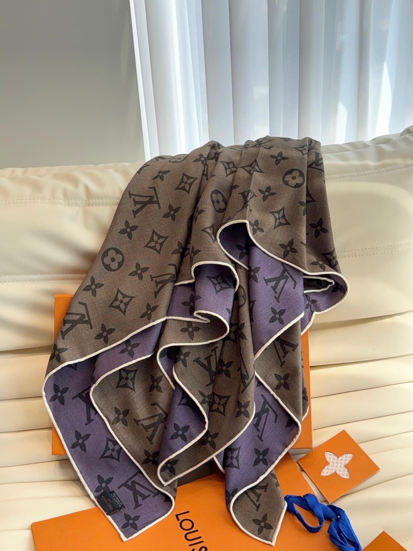 C30658 LV 140 shawl — image 3