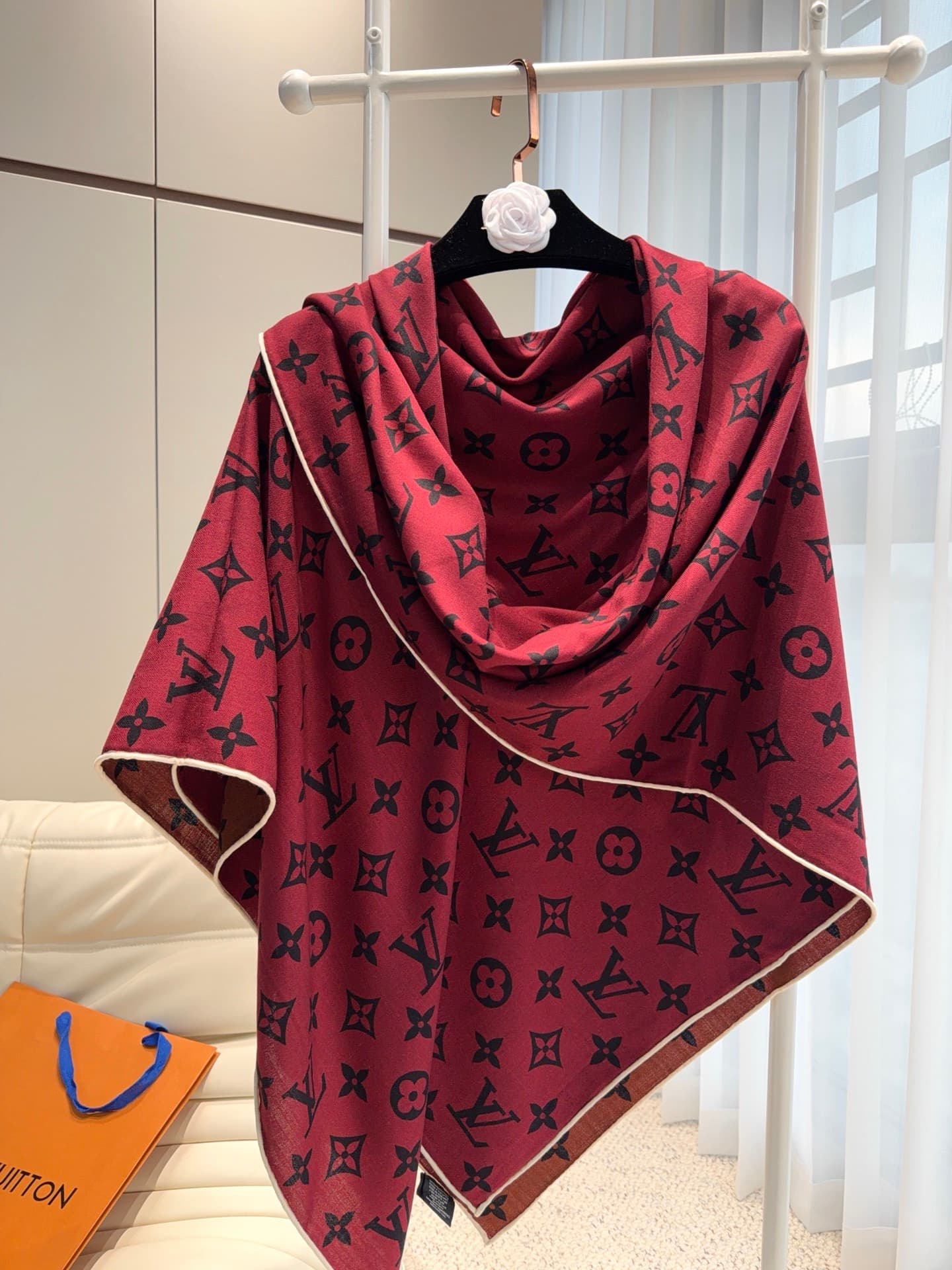 C30657 LV 140 Shawl — image 8