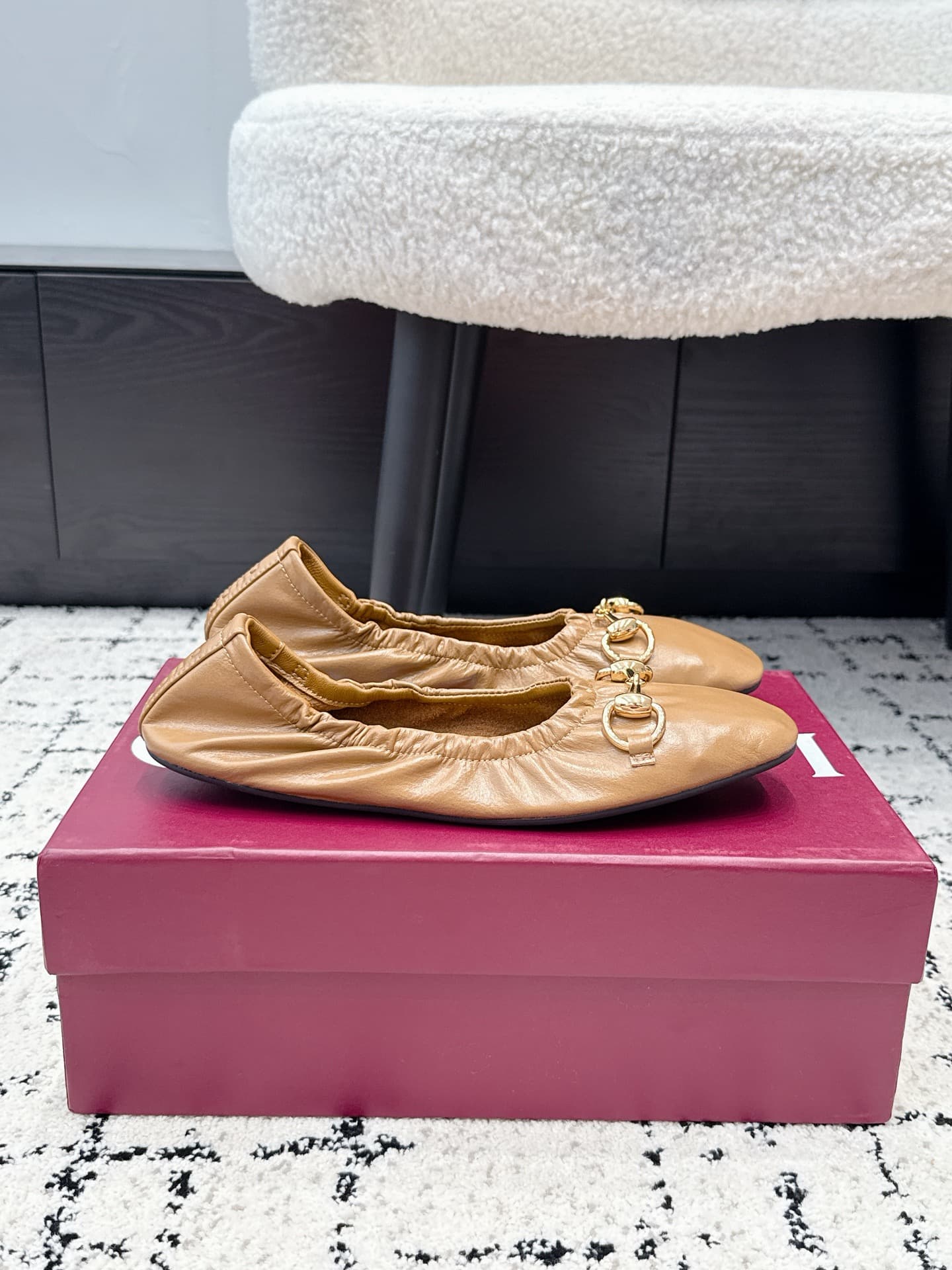 D7132 Gucci 26/ Prima Series Ballet Shoes: Classic Metal Buckle, Stretch Laces, Flat Dance Shoes, Single-Shaped — image 2