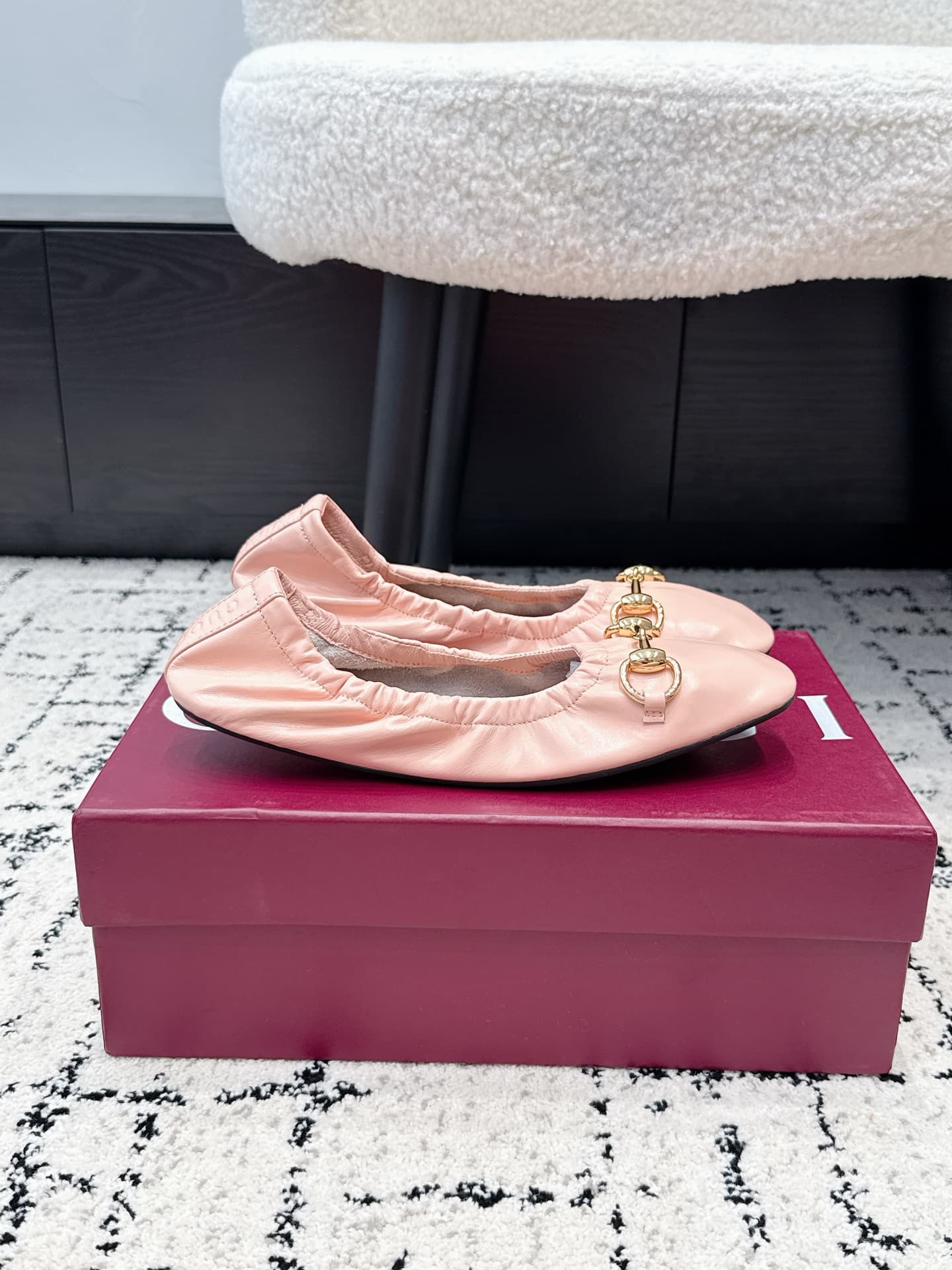 D7130 Gucci 26/ Prima Series Ballet Shoes: Classic Metal Buckle, Elastic Band, Flat Dance Shoes, Single Shoe — image 2