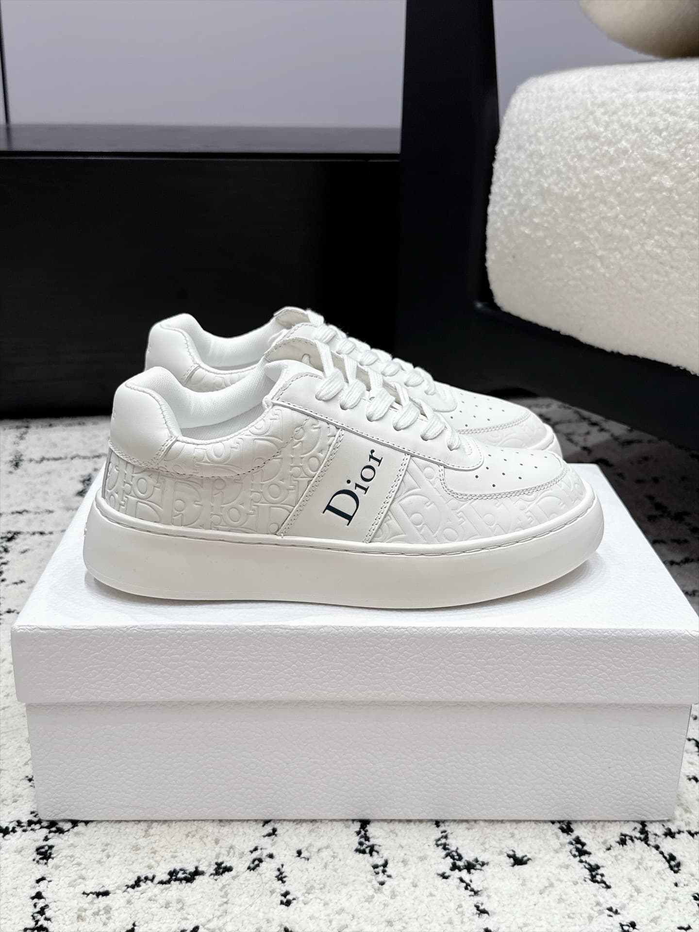 D5737 Dior 26/ Dior’s new casual shoes, with patterns and white-colored soles — image 2