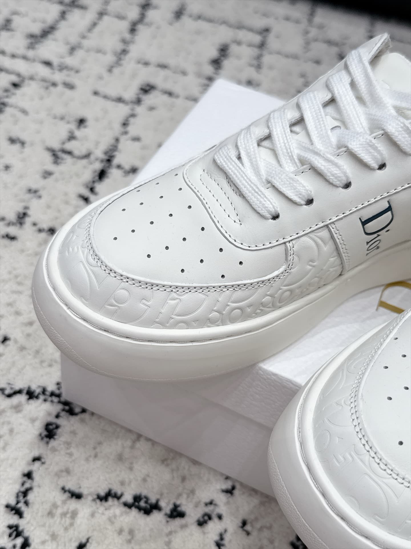 D5737 Dior 26/ Dior’s new casual shoes, with patterns and white-colored soles — image 7
