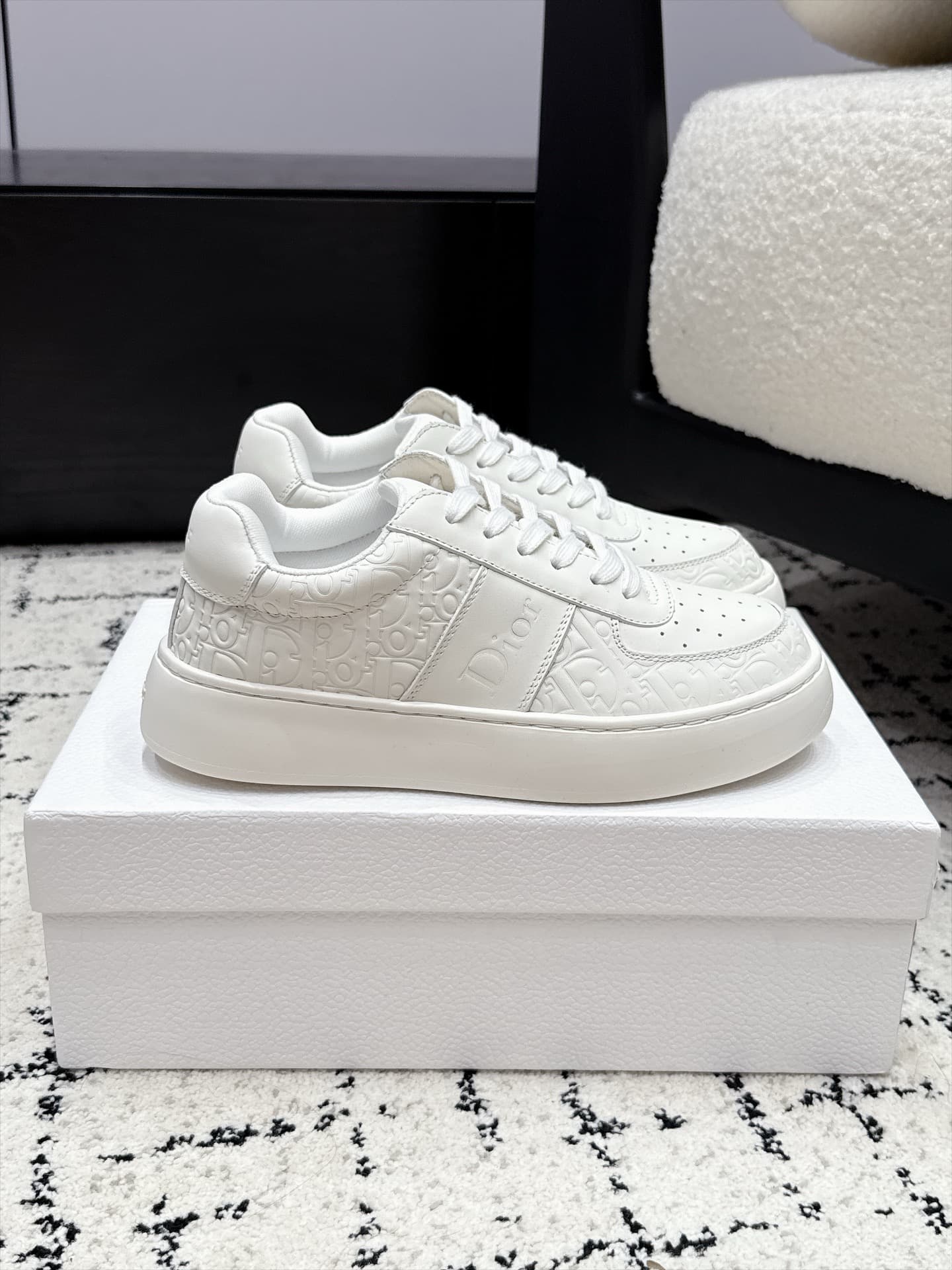 D5736 Dior 26/ Dior’s new casual shoes, with patterns and white-colored soles — image 2