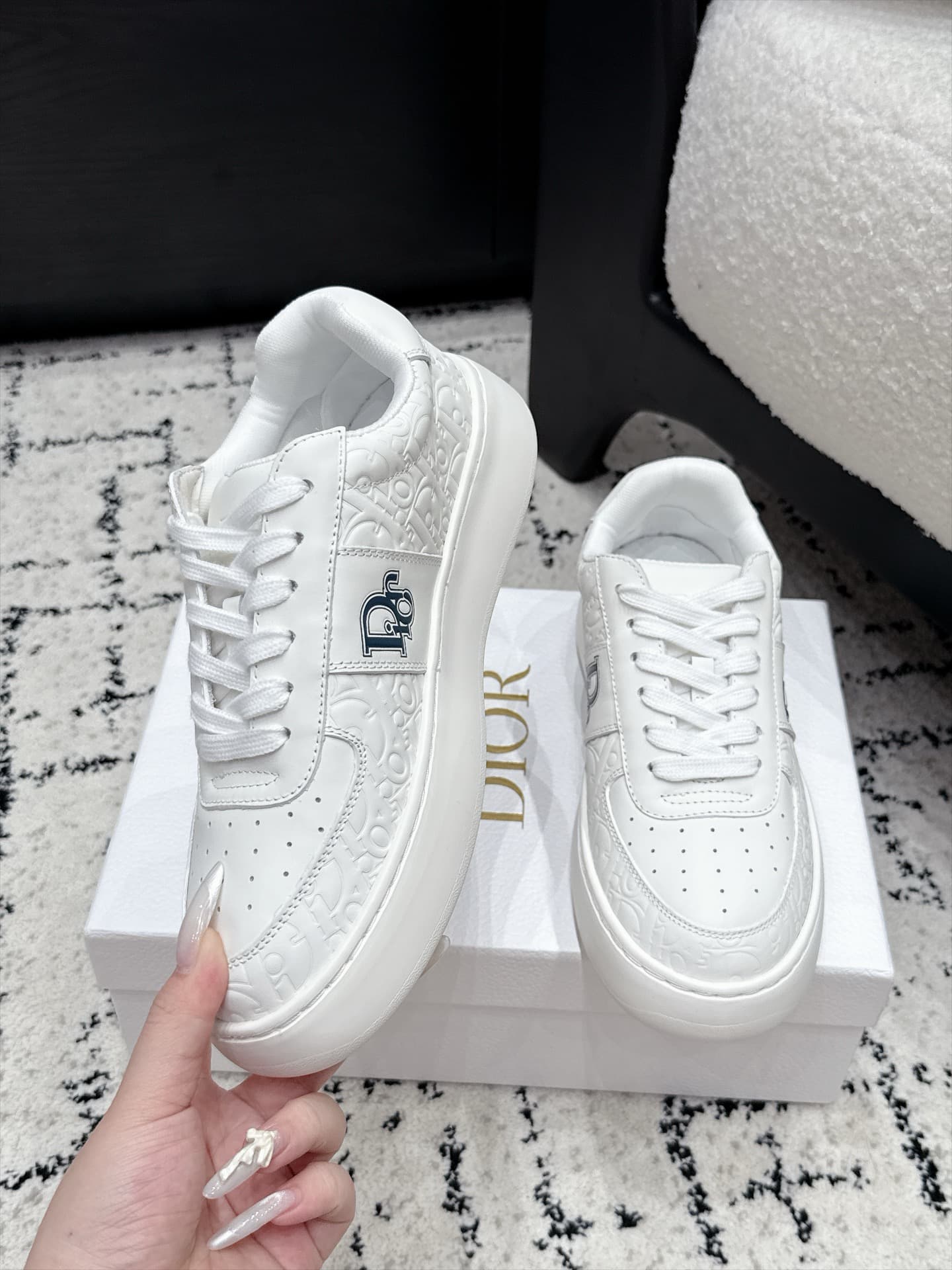 D5735 Dior 26/ Dior’s new casual shoes, with embossing, white-colored shoes, board shoes — image 4