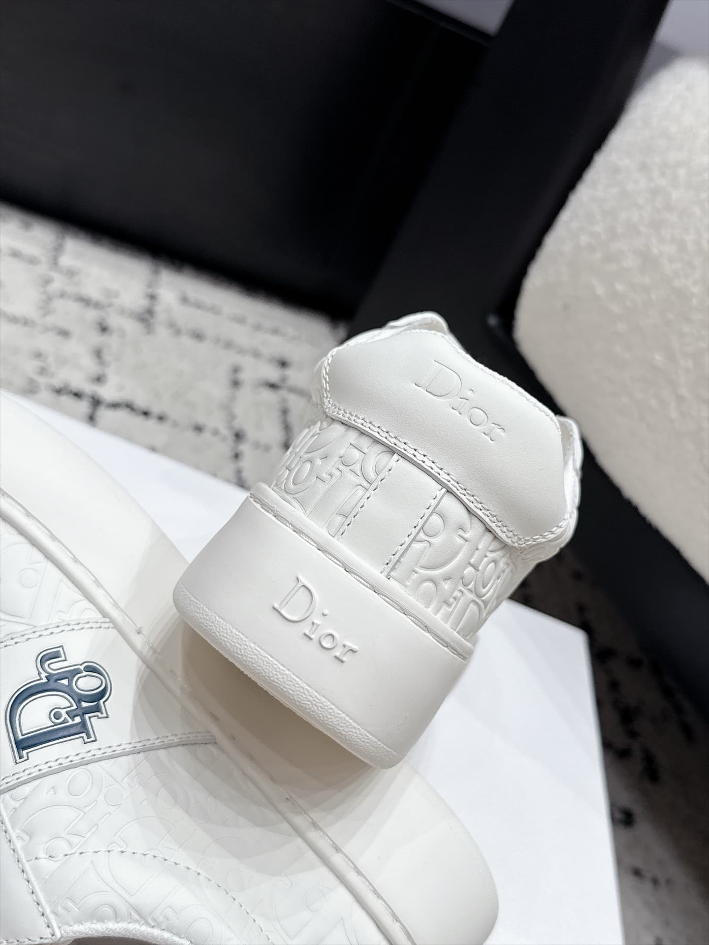 D5735 Dior 26/ Dior’s new casual shoes, with embossing, white-colored shoes, board shoes — image 7