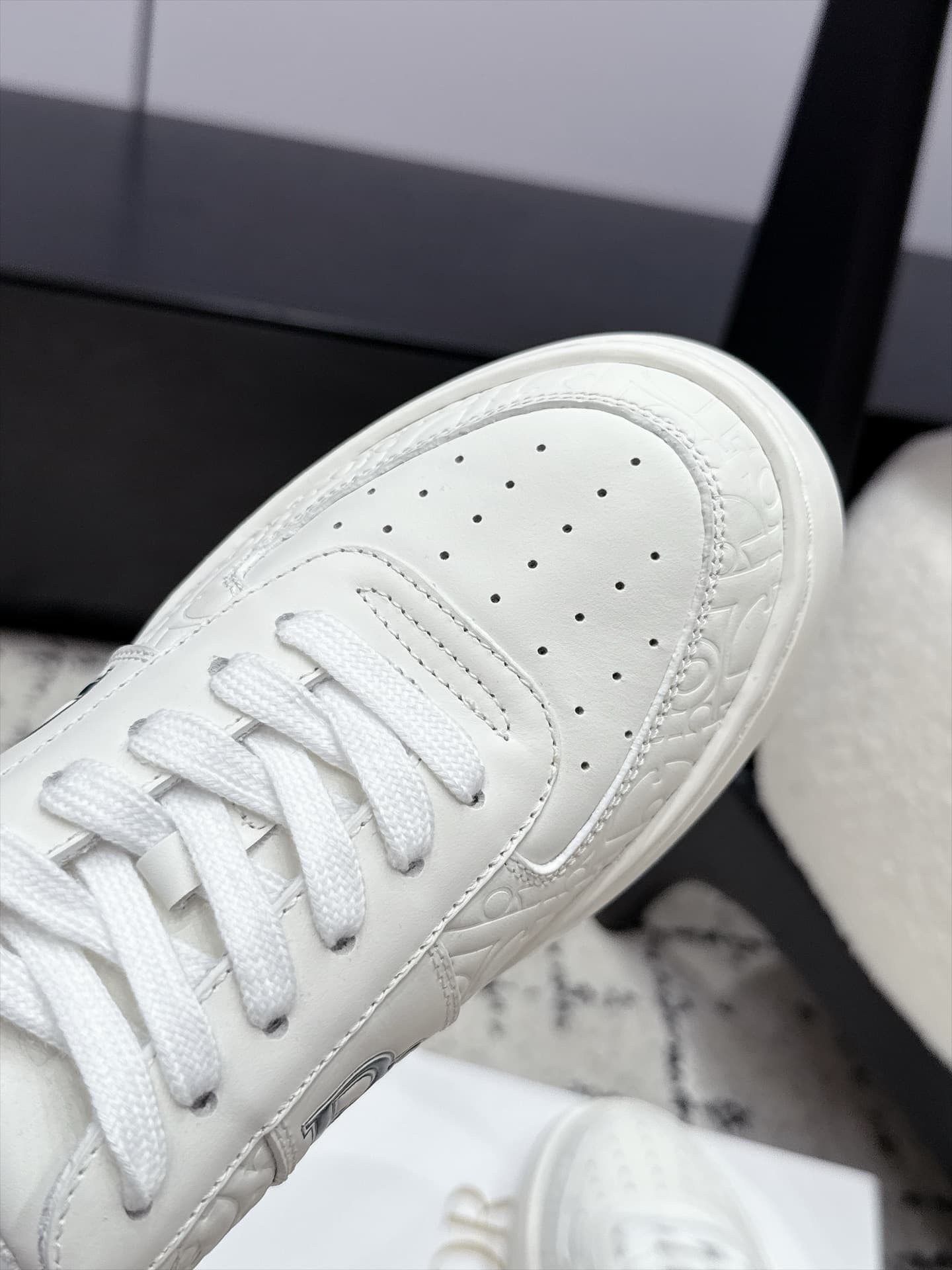 D5735 Dior 26/ Dior’s new casual shoes, with embossing, white-colored shoes, board shoes — image 6
