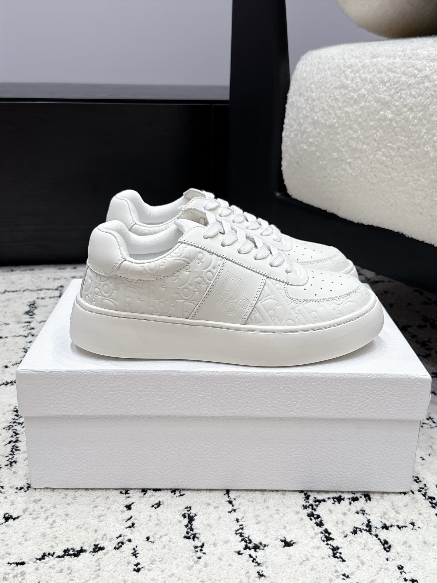 D5734 Dior 26/ Dior’s new casual shoes, with patterns and white-colored soles — image 2