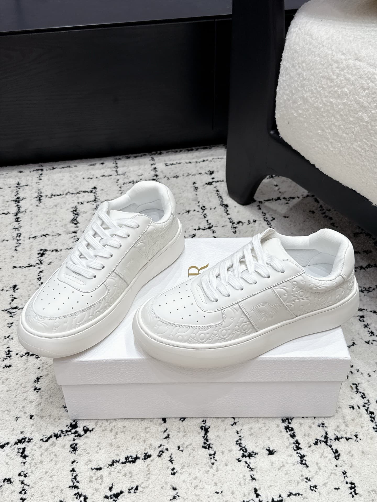 D5734 Dior 26/ Dior’s new casual shoes, with patterns and white-colored soles — image 3