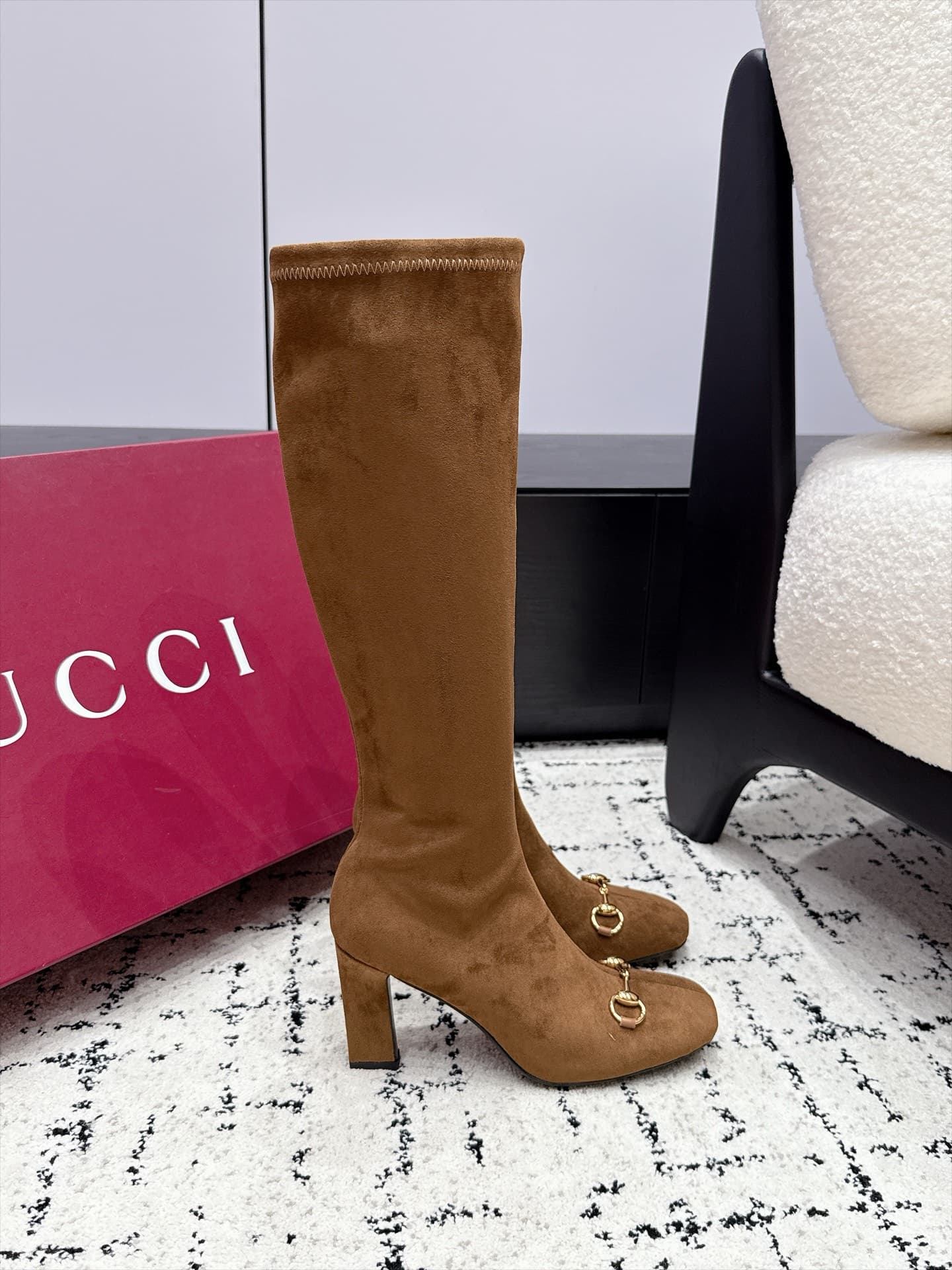 D7034 Gucci 29/ Early Autumn/Winter New Arrivals: Signora Series buckle and knee-high elastic boots — image 2