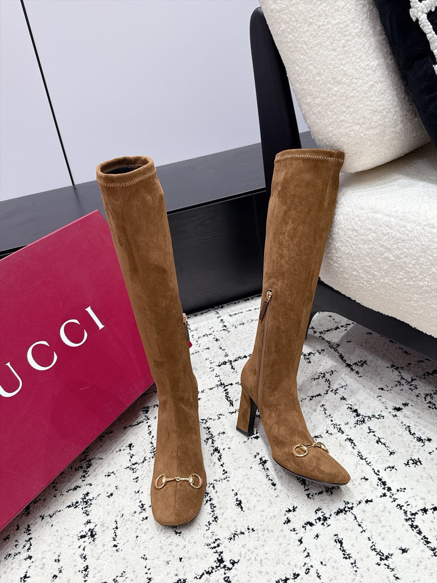D7034 Gucci 29/ Early Autumn/Winter New Arrivals: Signora Series buckle and knee-high elastic boots — image 4