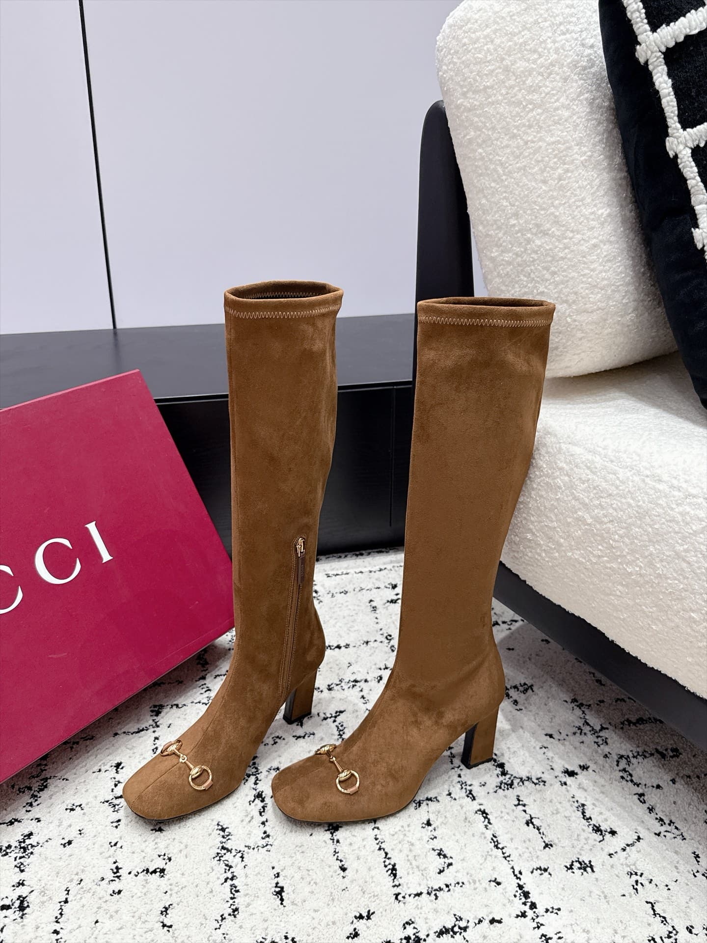D7034 Gucci 29/ Early Autumn/Winter New Arrivals: Signora Series buckle and knee-high elastic boots — image 3