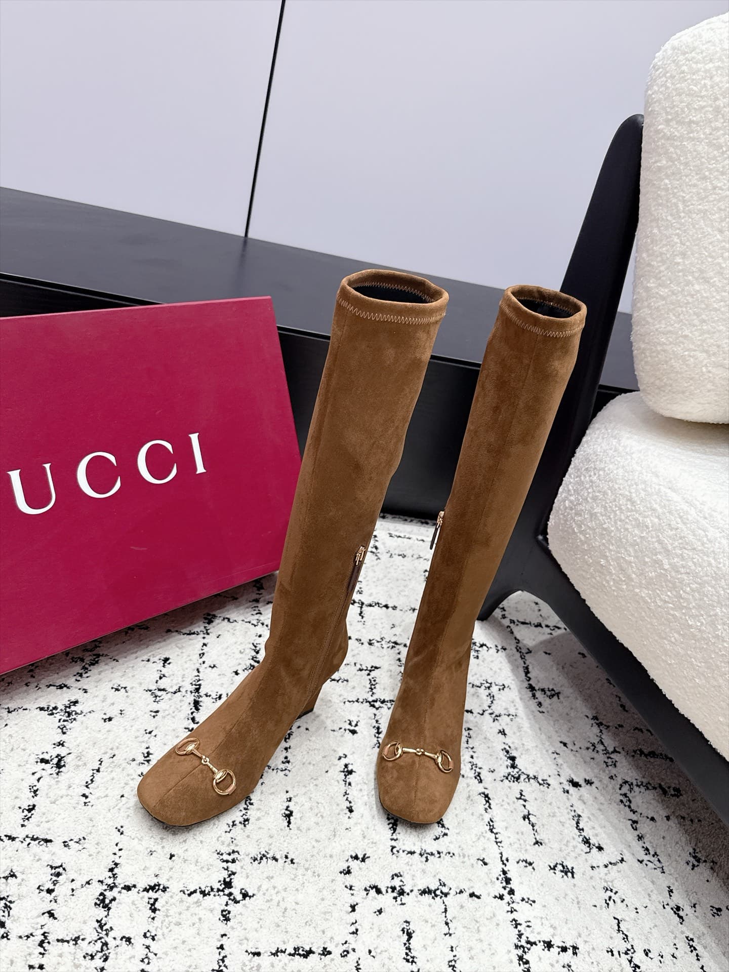 D7034 Gucci 29/ Early Autumn/Winter New Arrivals: Signora Series buckle and knee-high elastic boots — image 5