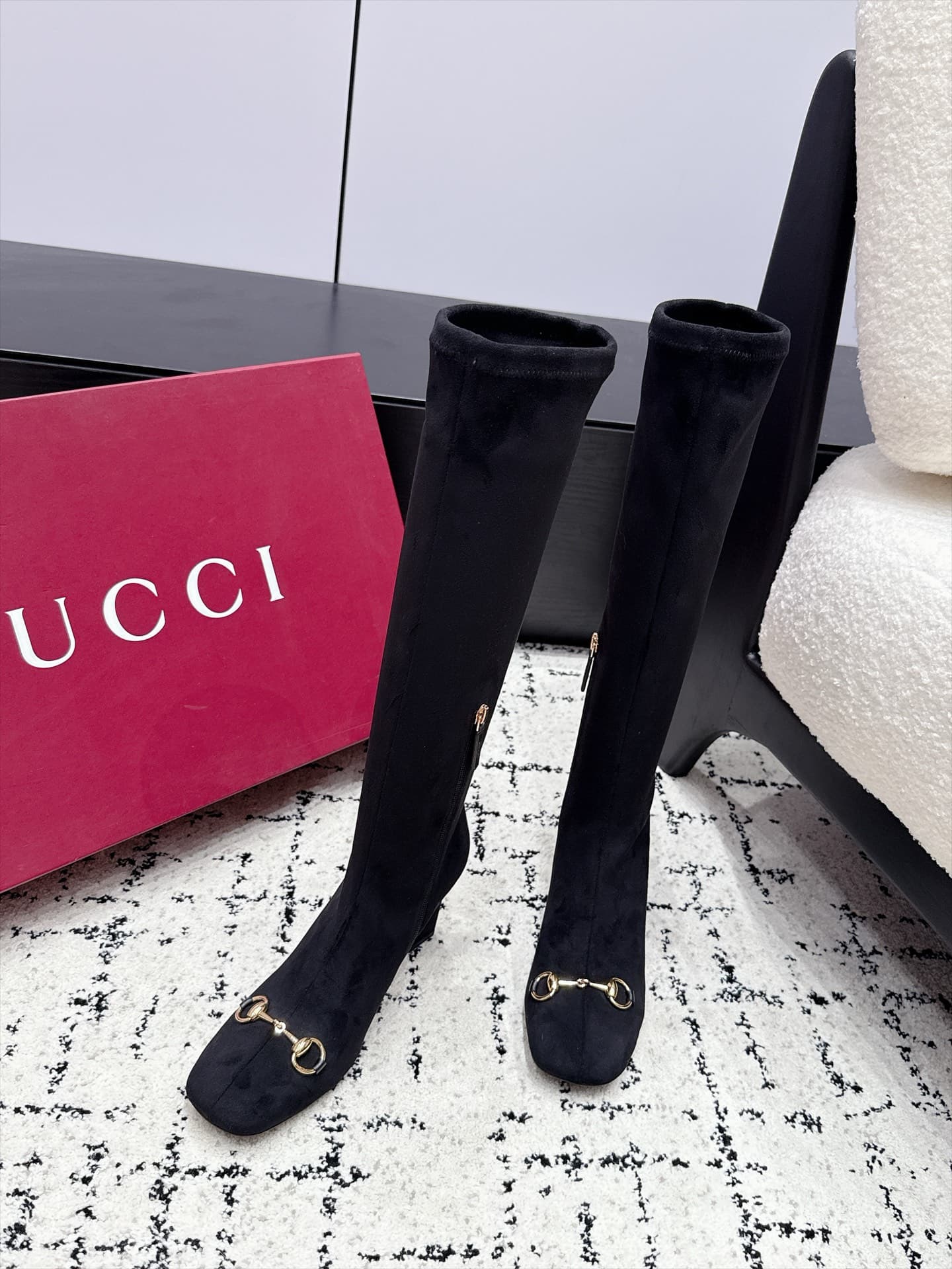 D7033 Gucci 29/ Early Autumn/Winter New Arrivals: Signora Series buckle and knee-high elastic boots — image 5