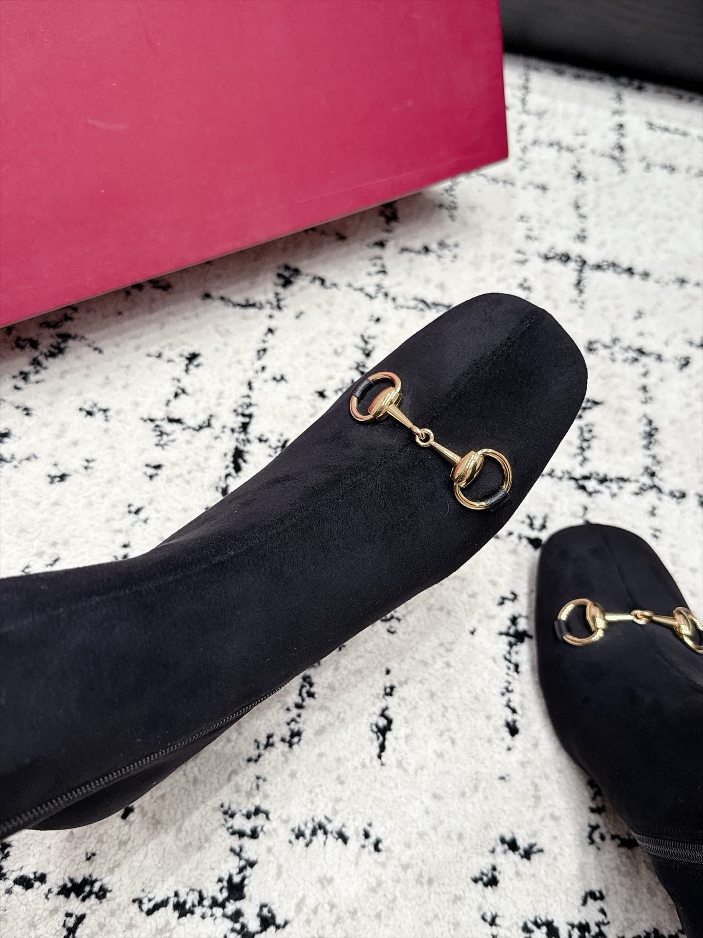 D7033 Gucci 29/ Early Autumn/Winter New Arrivals: Signora Series buckle and knee-high elastic boots — image 6
