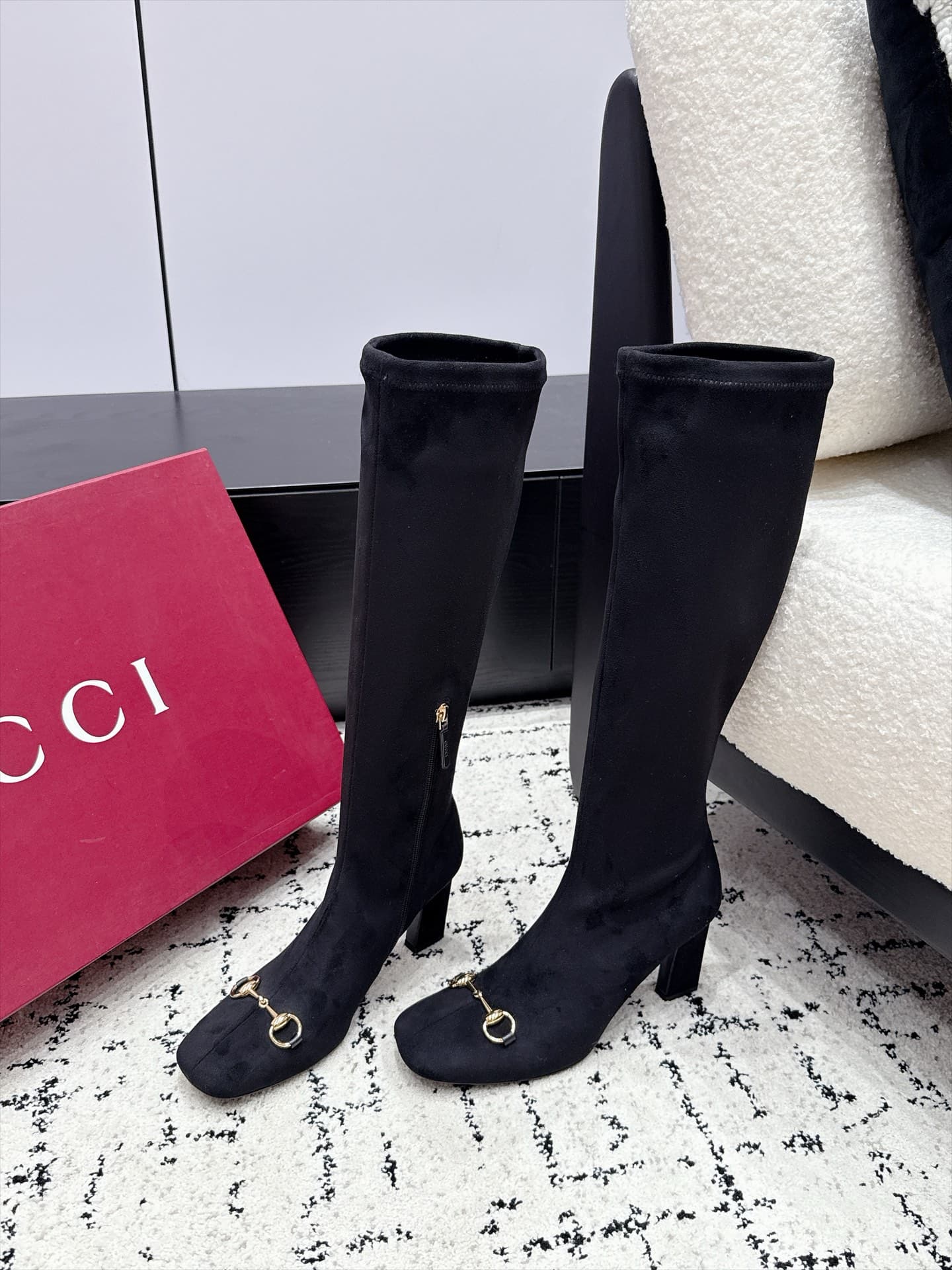 D7033 Gucci 29/ Early Autumn/Winter New Arrivals: Signora Series buckle and knee-high elastic boots — image 3