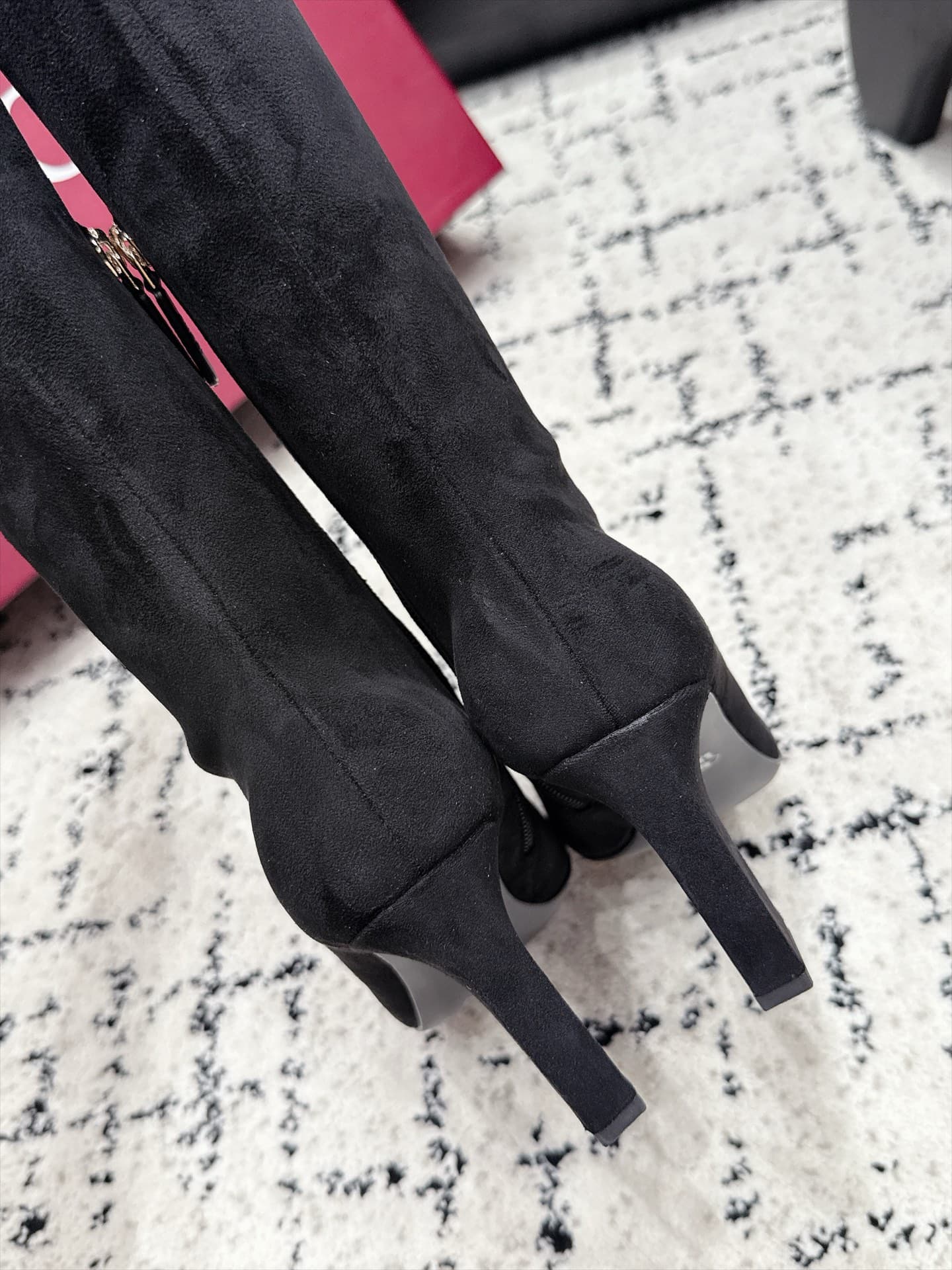 D7033 Gucci 29/ Early Autumn/Winter New Arrivals: Signora Series buckle and knee-high elastic boots — image 7