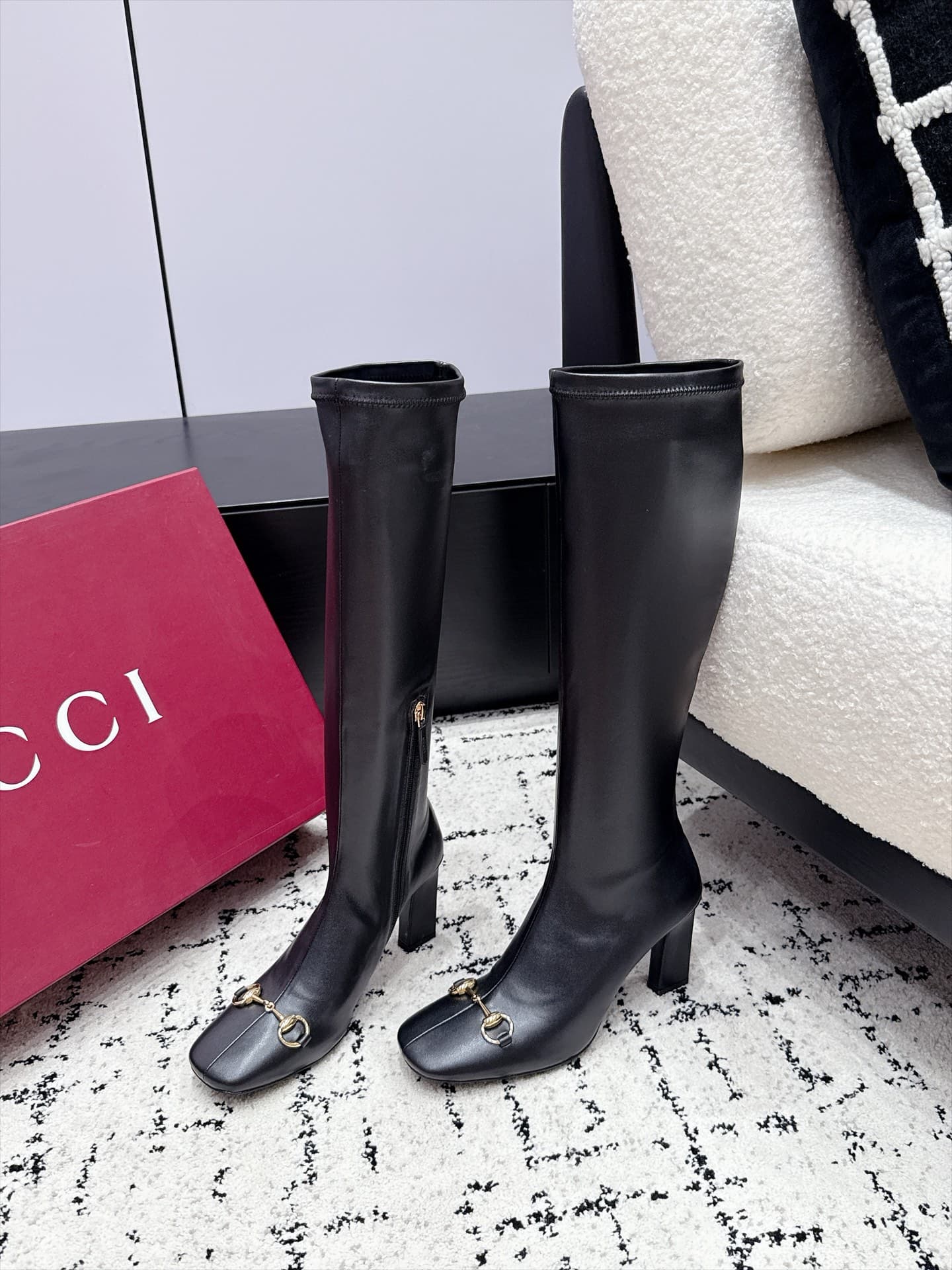 D7032 Gucci 29/ Early Autumn/Winter New Arrivals: Signora Series buckle and knee-high elastic boots — image 3