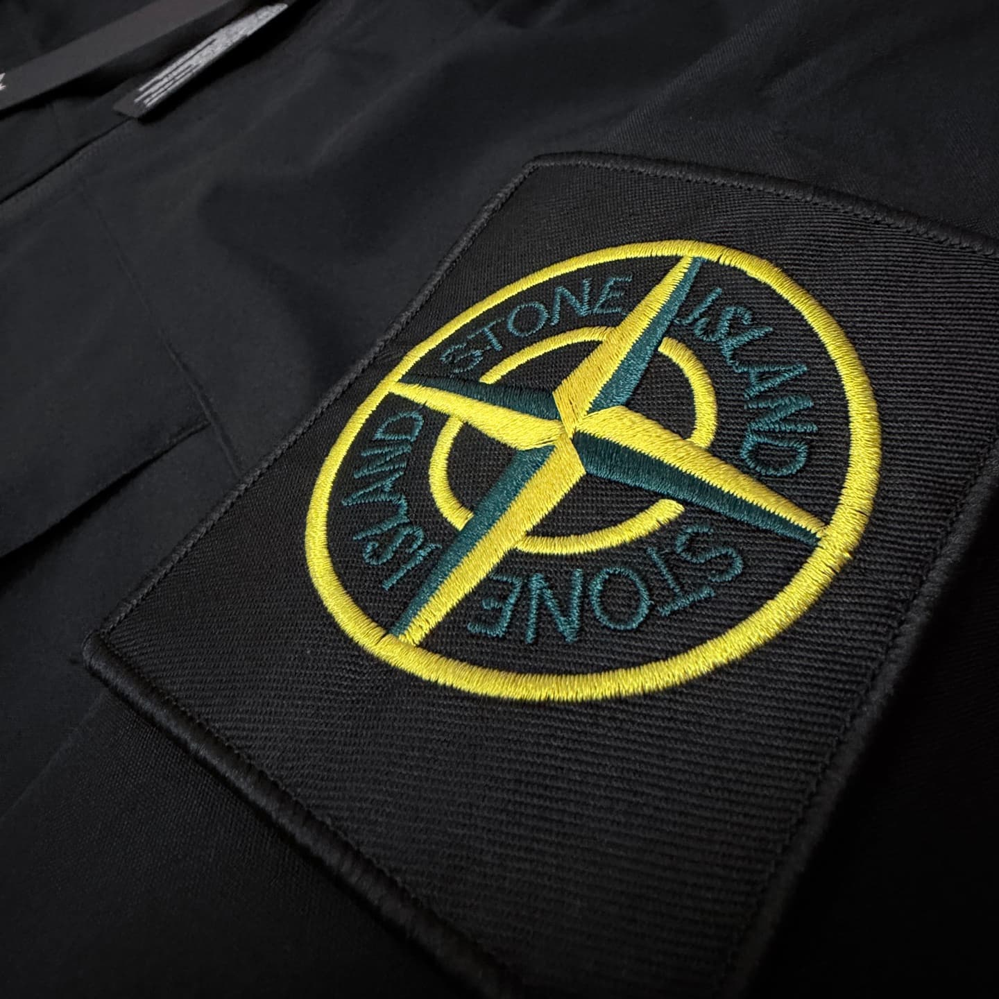 C12543 Stone Island ➡️ Classic Medal Functioning Outdoor Jacket for Men and Women — image 4