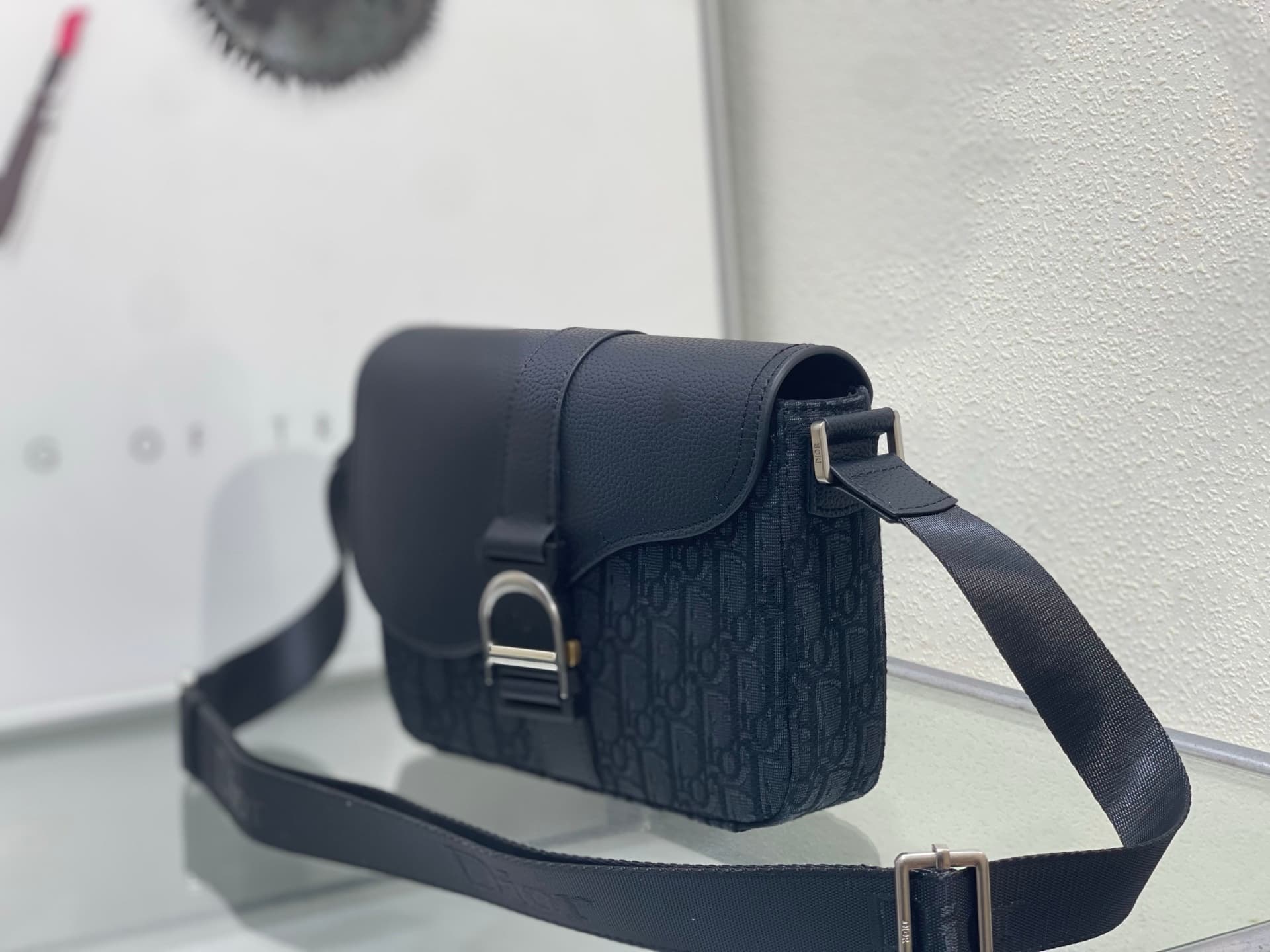 C1842 ❤️ This Heritage saddle-top messenger bag is stylish and unique in design. It’s… — image 2