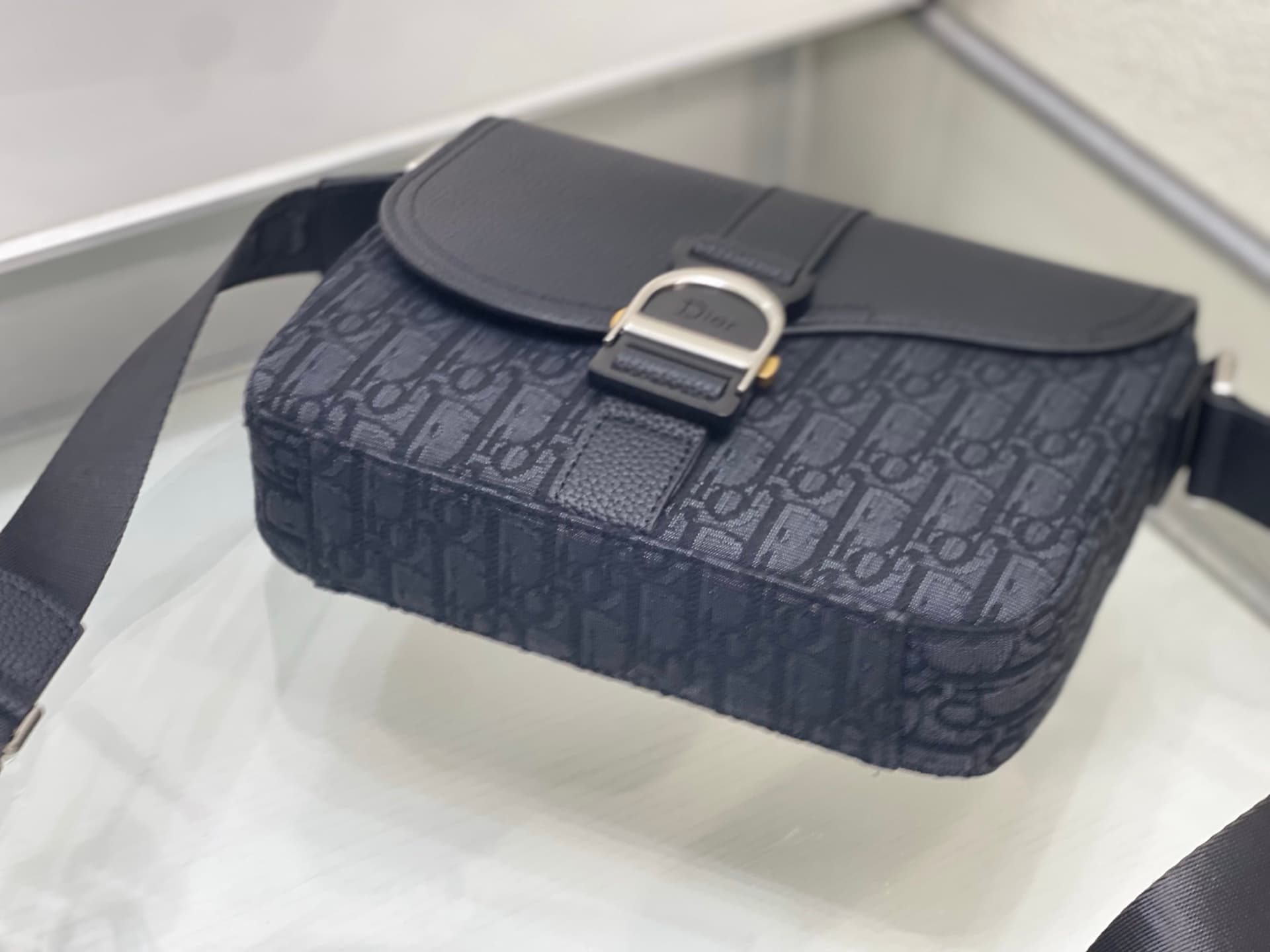 C1842 ❤️ This Heritage saddle-top messenger bag is stylish and unique in design. It’s… — image 7