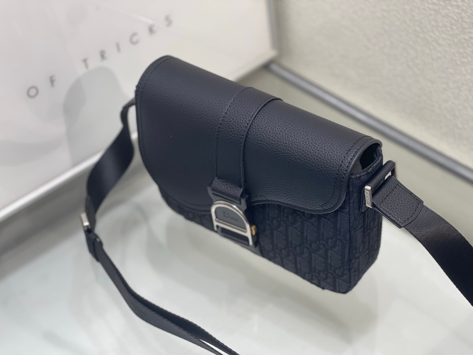 C1842 ❤️ This Heritage saddle-top messenger bag is stylish and unique in design. It’s… — image 3