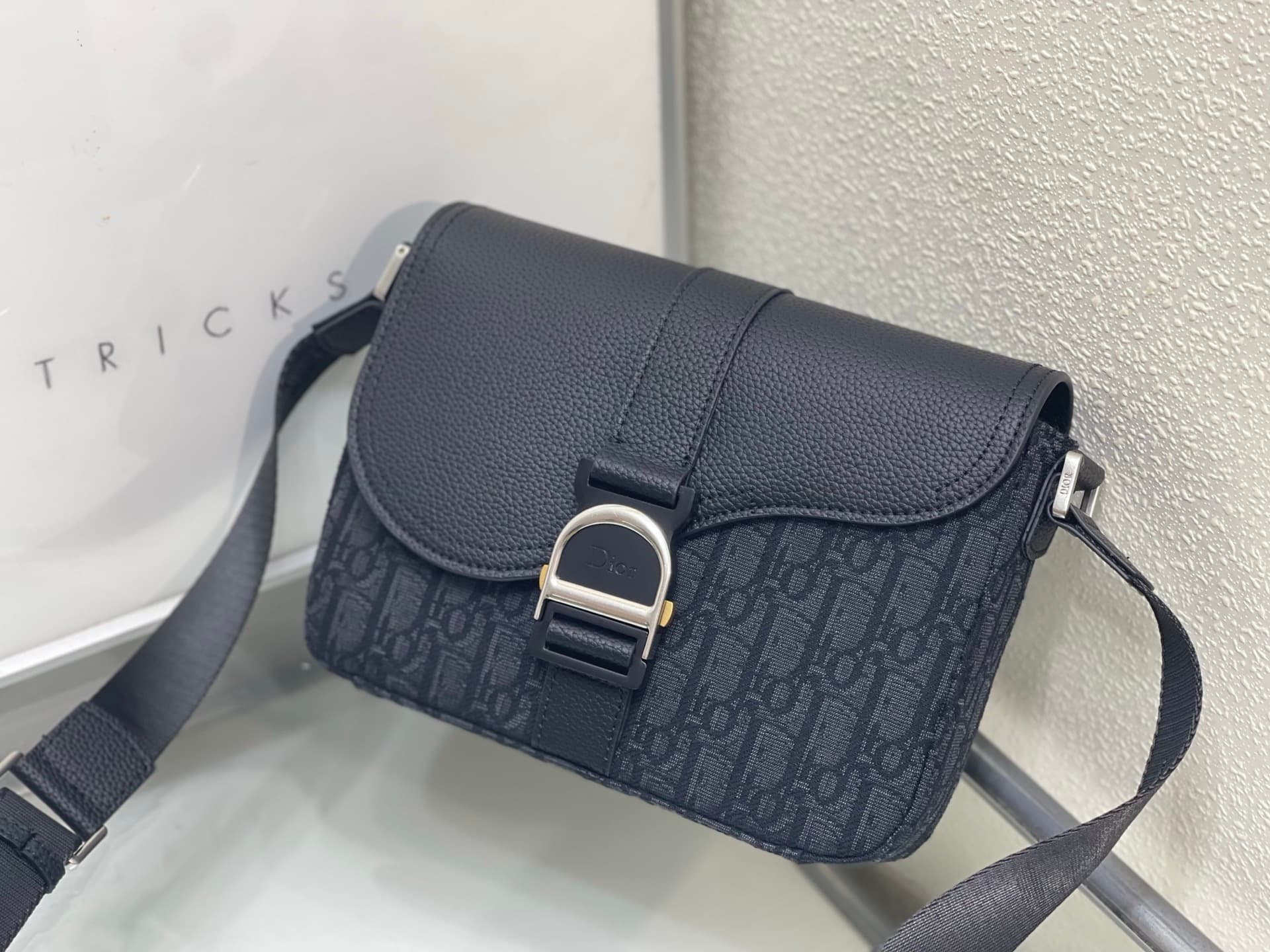 C1842 ❤️ This Heritage saddle-top messenger bag is stylish and unique in design. It’s… — image 5