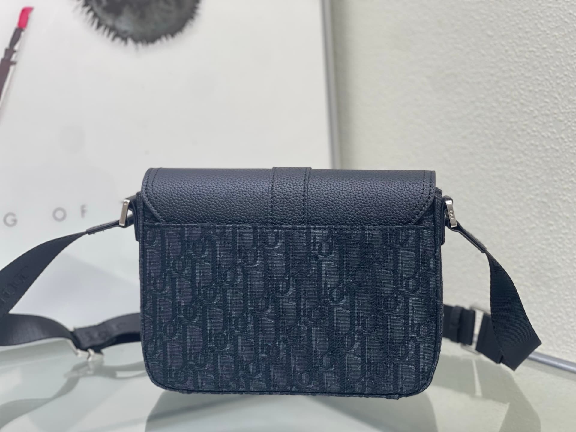 C1842 ❤️ This Heritage saddle-top messenger bag is stylish and unique in design. It’s… — image 4