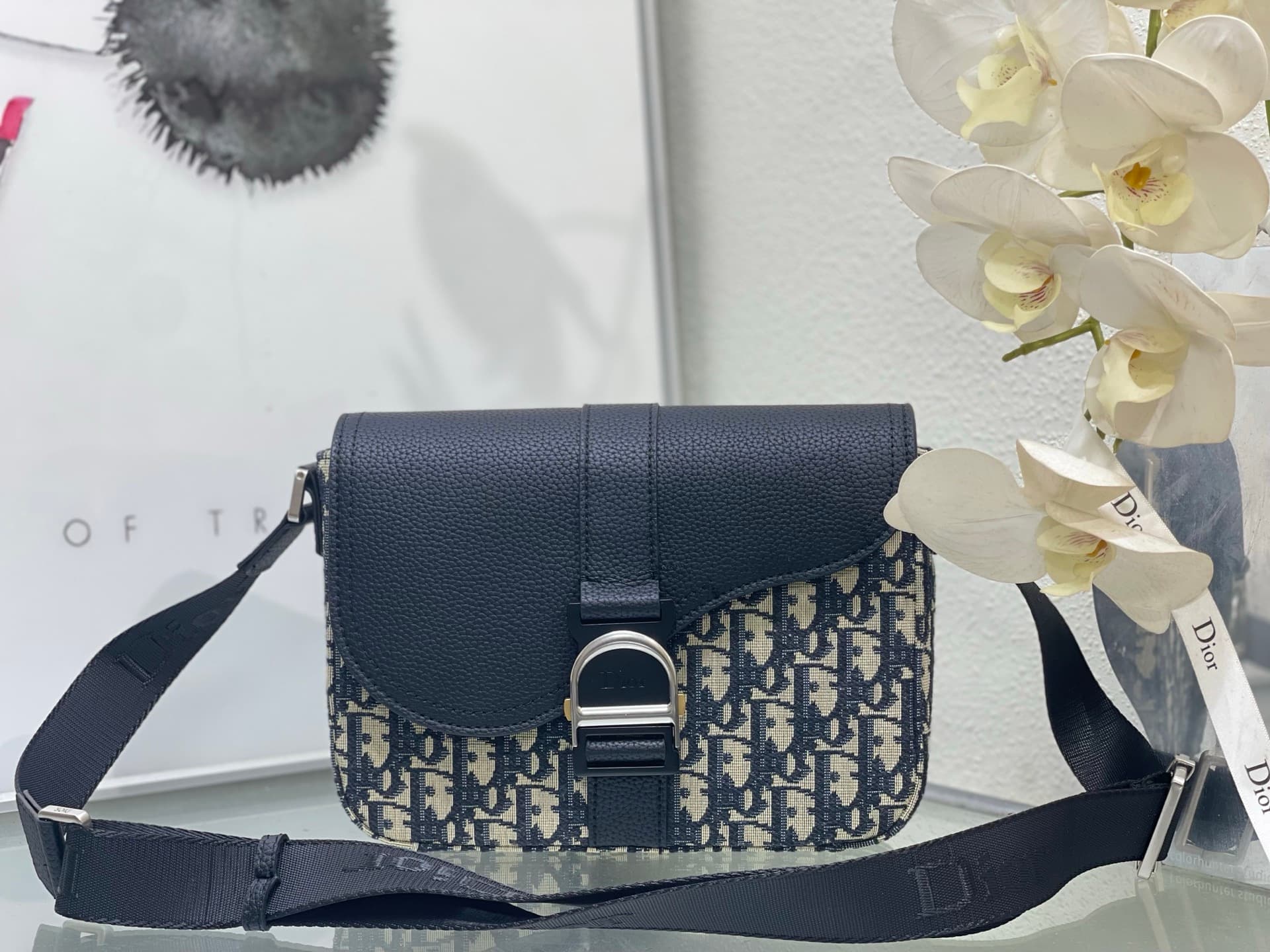 C1843 ❤️ This Heritage saddle-flap messenger bag is stylish and unique in design. It is — image 1
