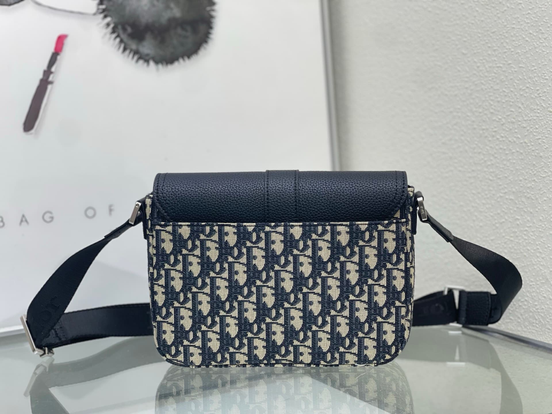 C1843 ❤️ This Heritage saddle-flap messenger bag is stylish and unique in design. It is — image 4