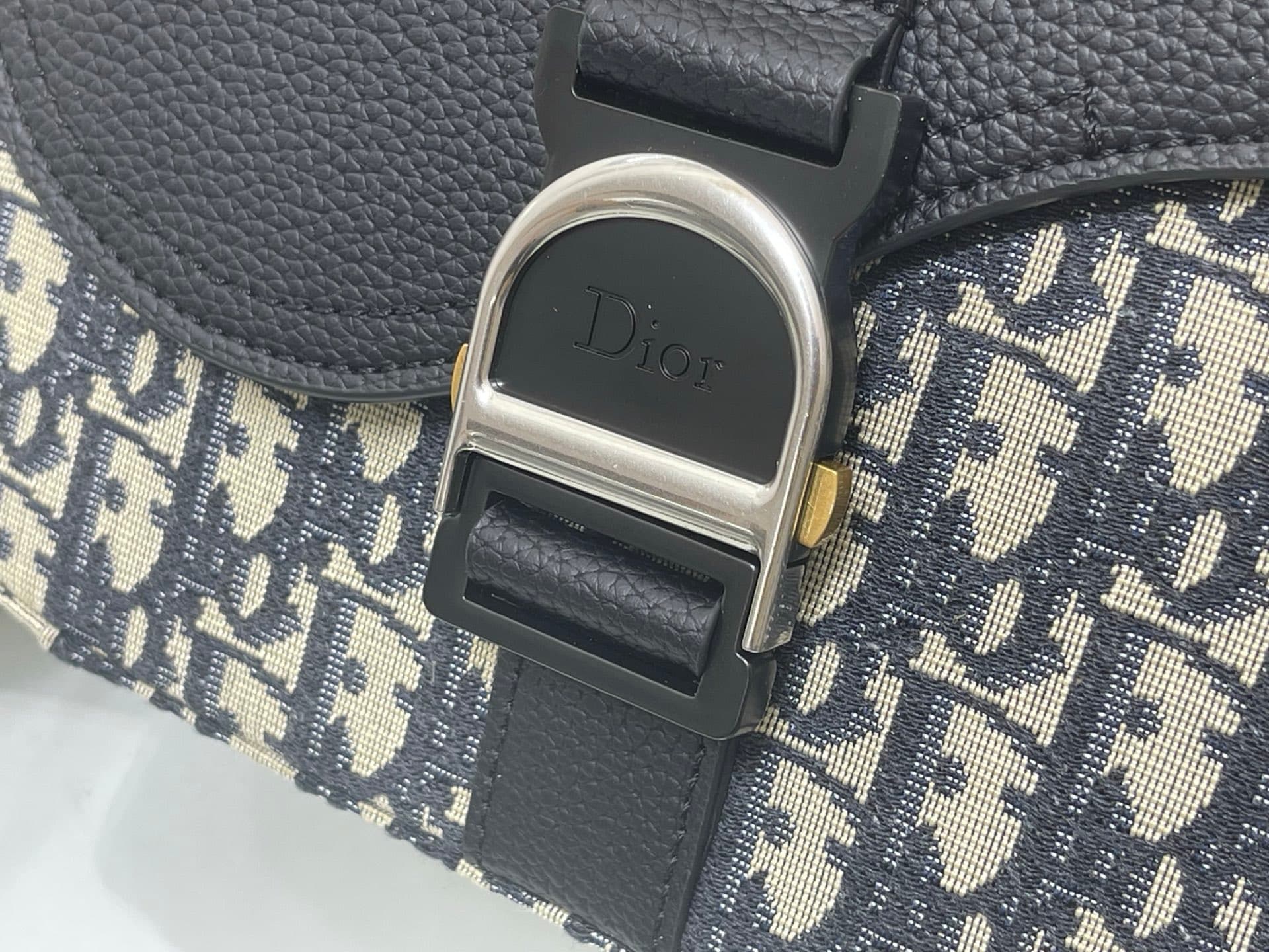 C1843 ❤️ This Heritage saddle-flap messenger bag is stylish and unique in design. It is — image 6
