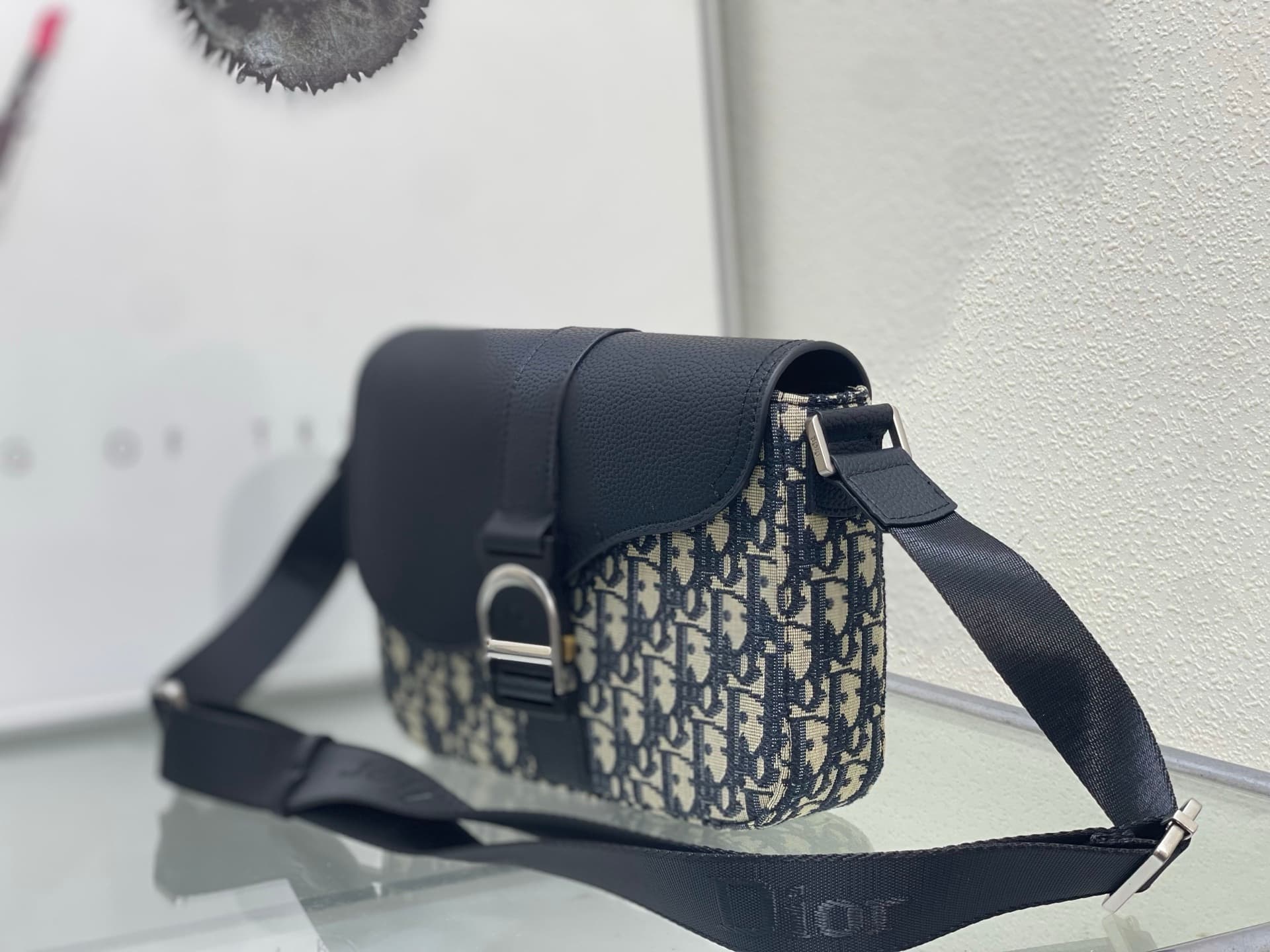 C1843 ❤️ This Heritage saddle-flap messenger bag is stylish and unique in design. It is — image 2