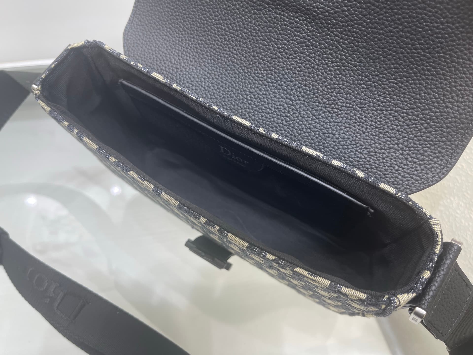 C1843 ❤️ This Heritage saddle-flap messenger bag is stylish and unique in design. It is — image 8