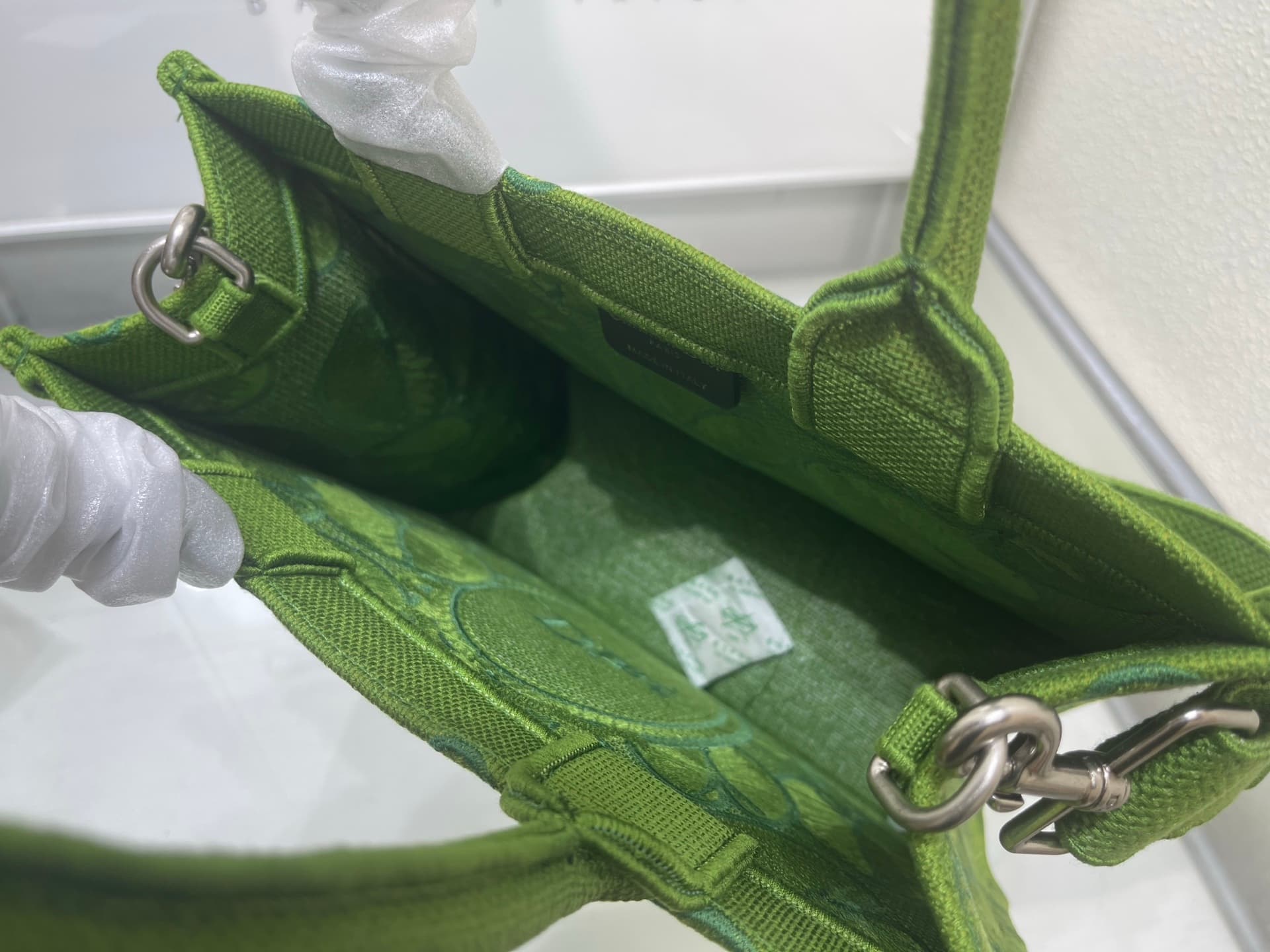 C1844 Small size 🆕 Details of Diore JWA’s new bags in the first season! The classic bag style with a modern touch — image 7