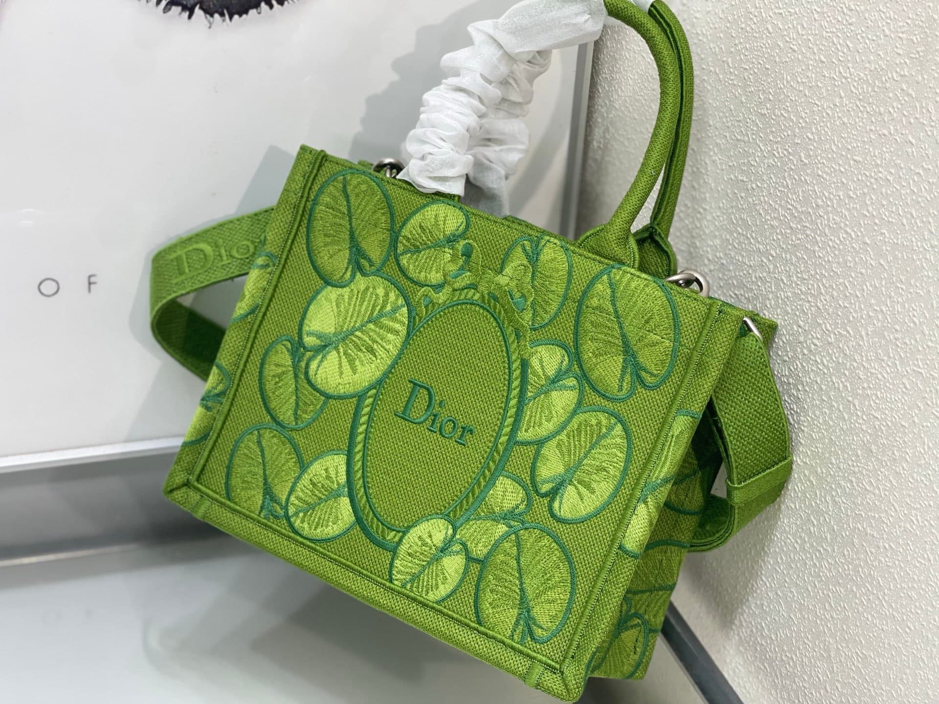 C1844 Small size 🆕 Details of Diore JWA’s new bags in the first season! The classic bag style with a modern touch — image 4