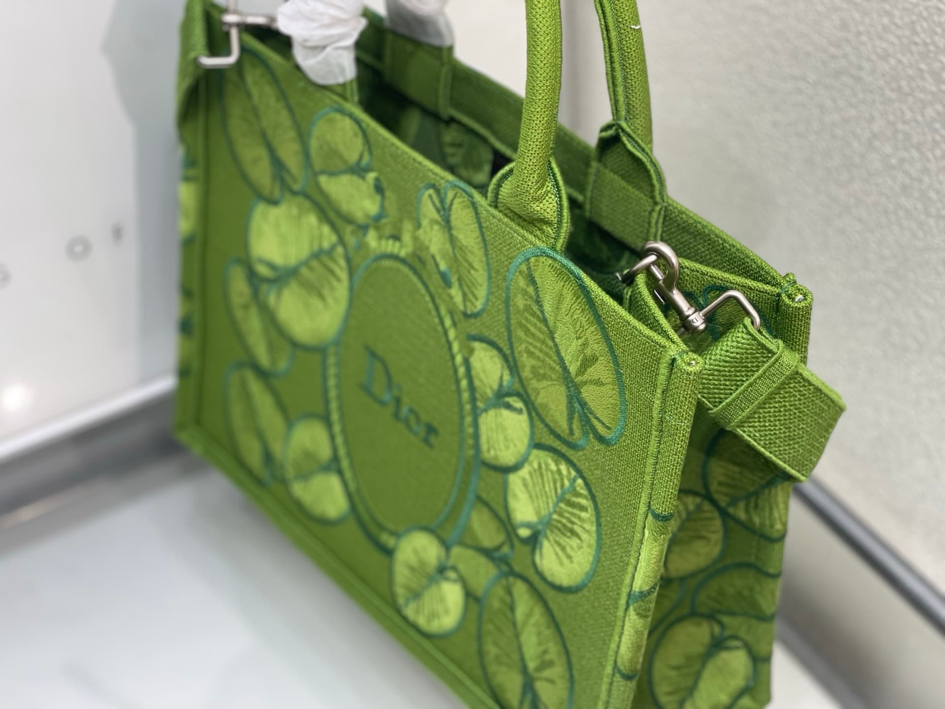 C1845 Medium size 🆕 Diou JWA’s new bag details in the first season! A classic bag with a modern feel — image 3