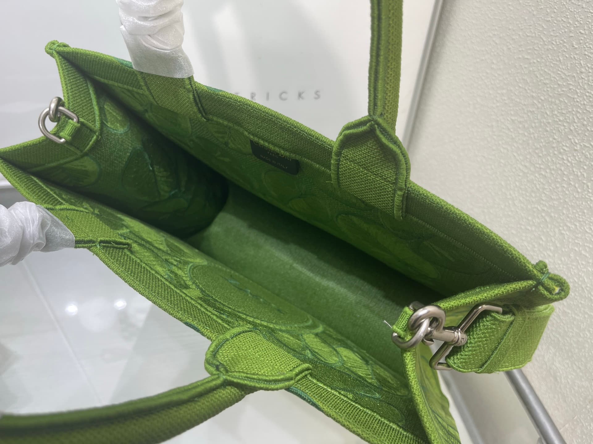 C1845 Medium size 🆕 Diou JWA’s new bag details in the first season! A classic bag with a modern feel — image 8