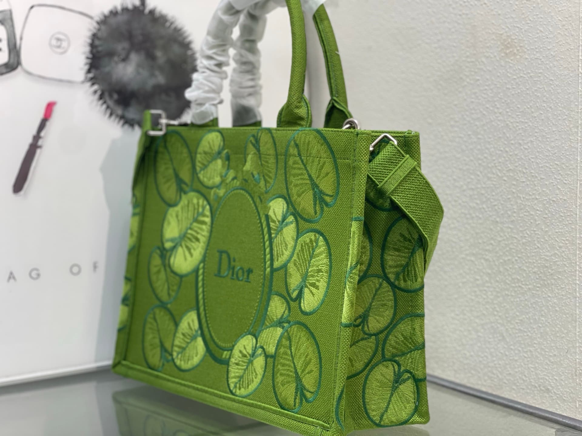 C1845 Medium size 🆕 Diou JWA’s new bag details in the first season! A classic bag with a modern feel — image 2