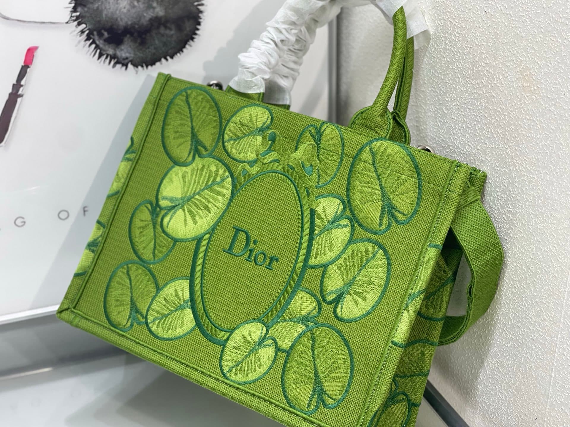 C1845 Medium size 🆕 Diou JWA’s new bag details in the first season! A classic bag with a modern feel — image 5