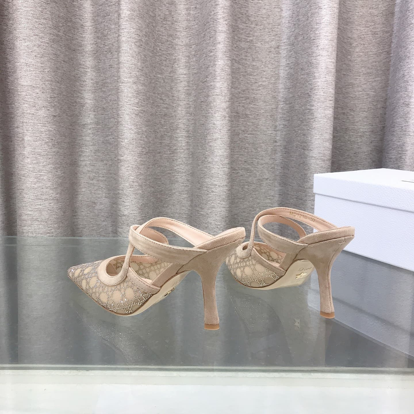 D6015 Dior 2026 new casual slippers, glittering… glittering… crystal-soled high heels Mules for celebrities, sequin-edged velvet pattern cat-heel slippers – the top-tier version on the market — image 8