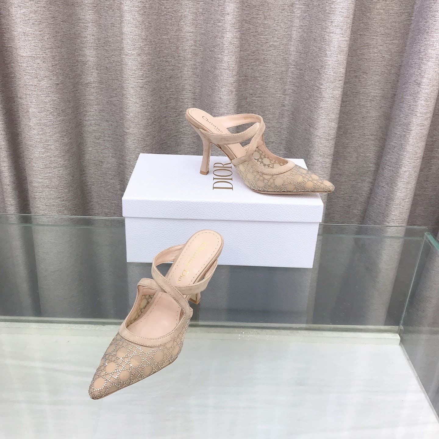 D6015 Dior 2026 new casual slippers, glittering… glittering… crystal-soled high heels Mules for celebrities, sequin-edged velvet pattern cat-heel slippers – the top-tier version on the market — image 7