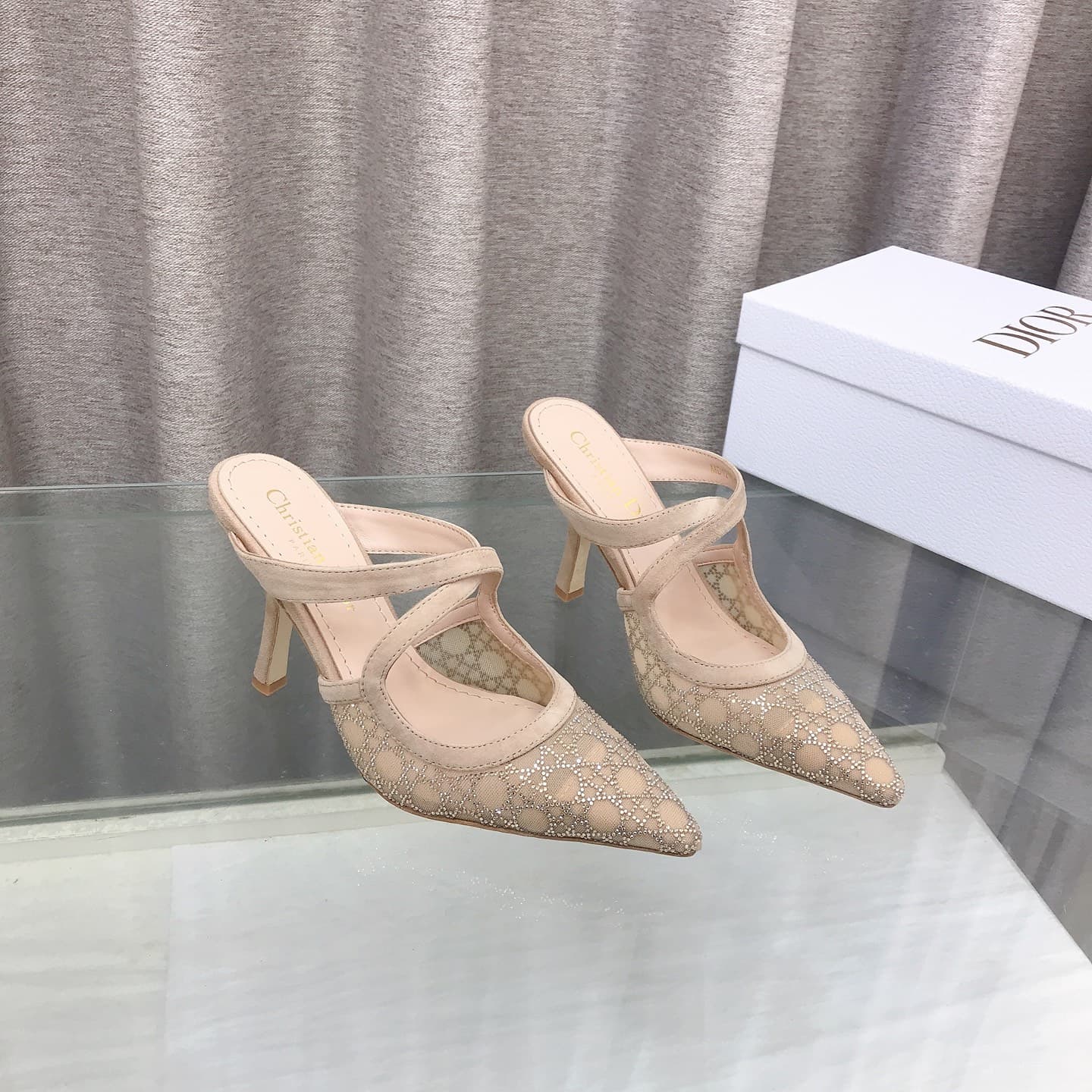 D6015 Dior 2026 new casual slippers, glittering… glittering… crystal-soled high heels Mules for celebrities, sequin-edged velvet pattern cat-heel slippers – the top-tier version on the market — image 2
